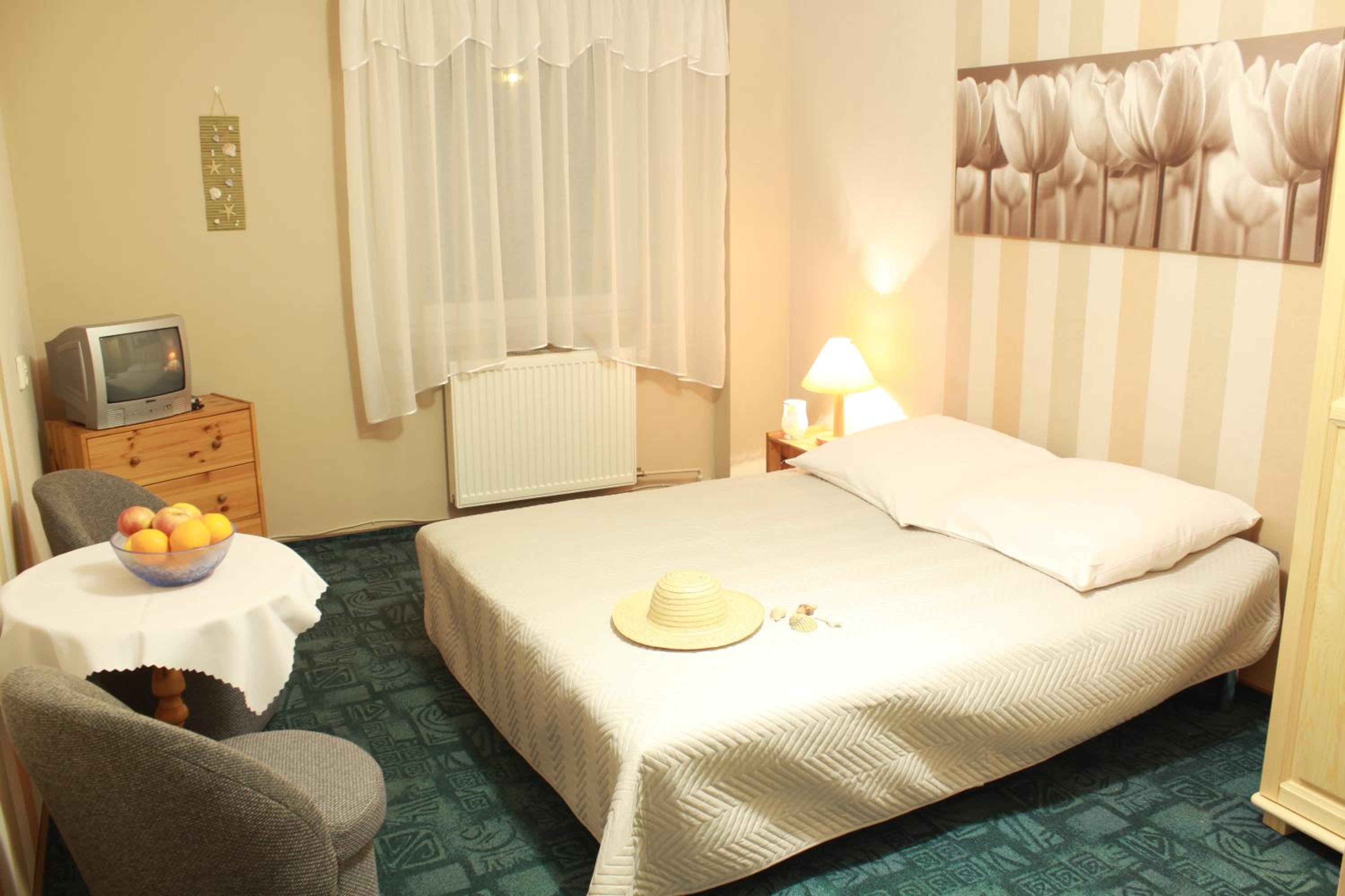 Large Double or Twin Room photo 2