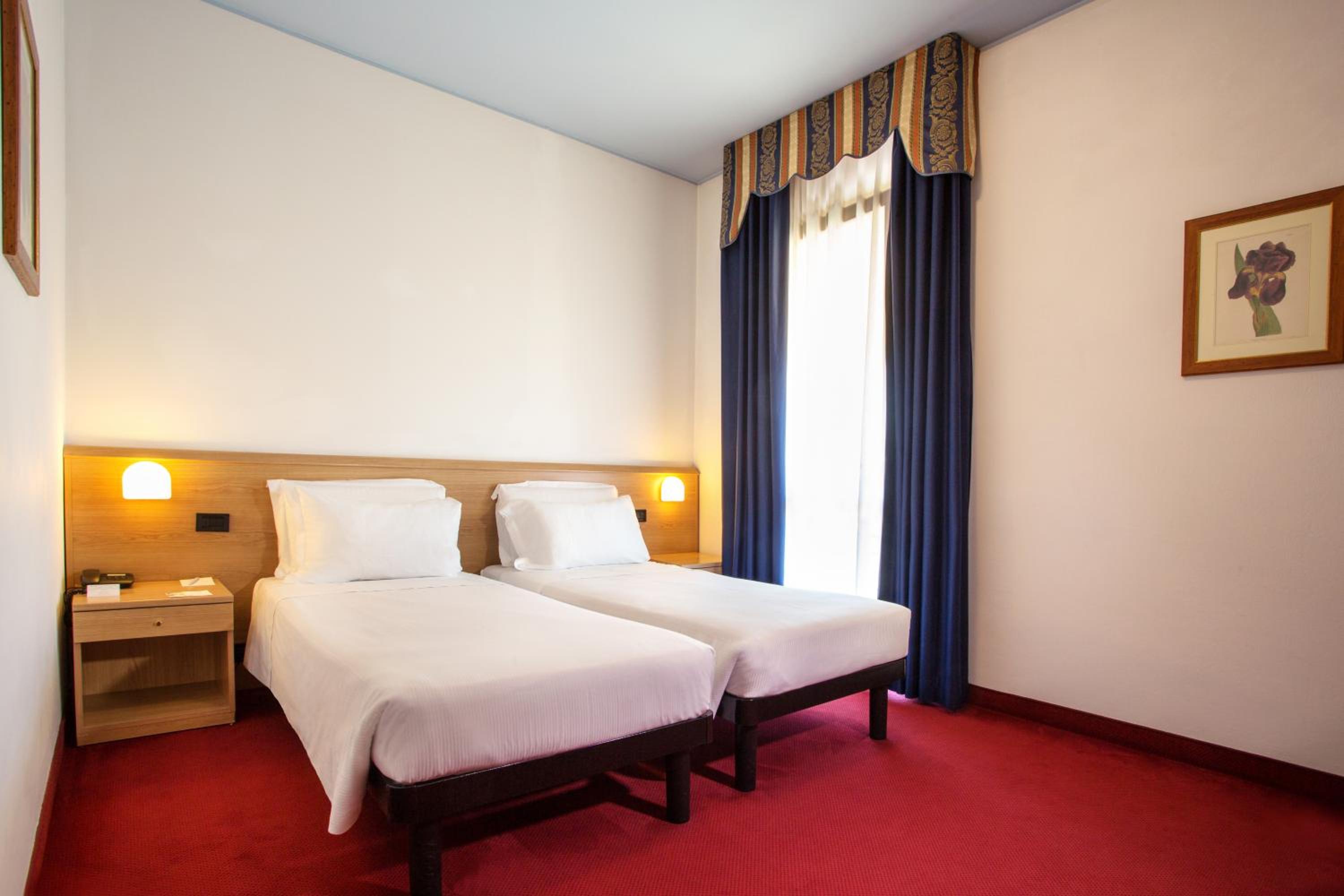 Classic Twin Room - Non-Smoking - Photo 4