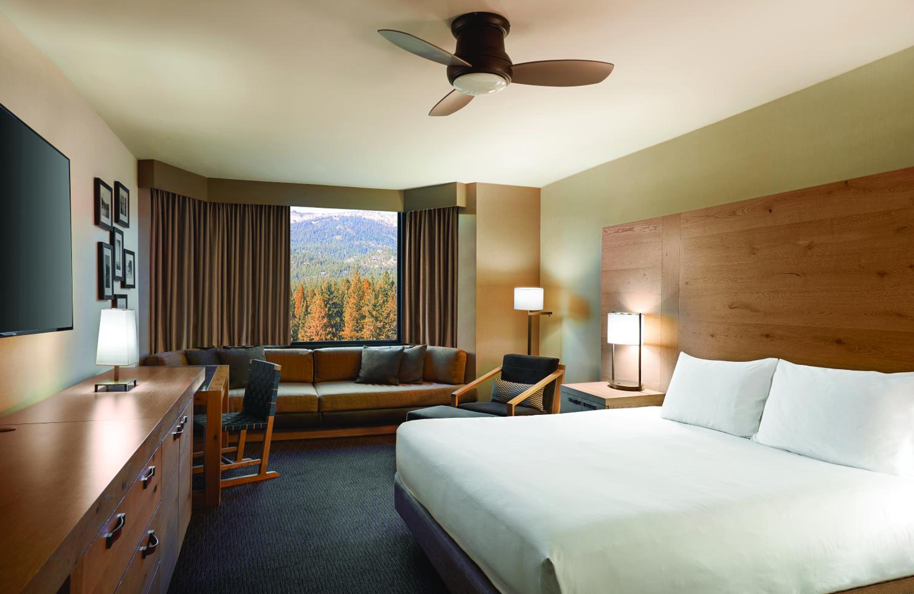 Deluxe King Room - Photo 2
