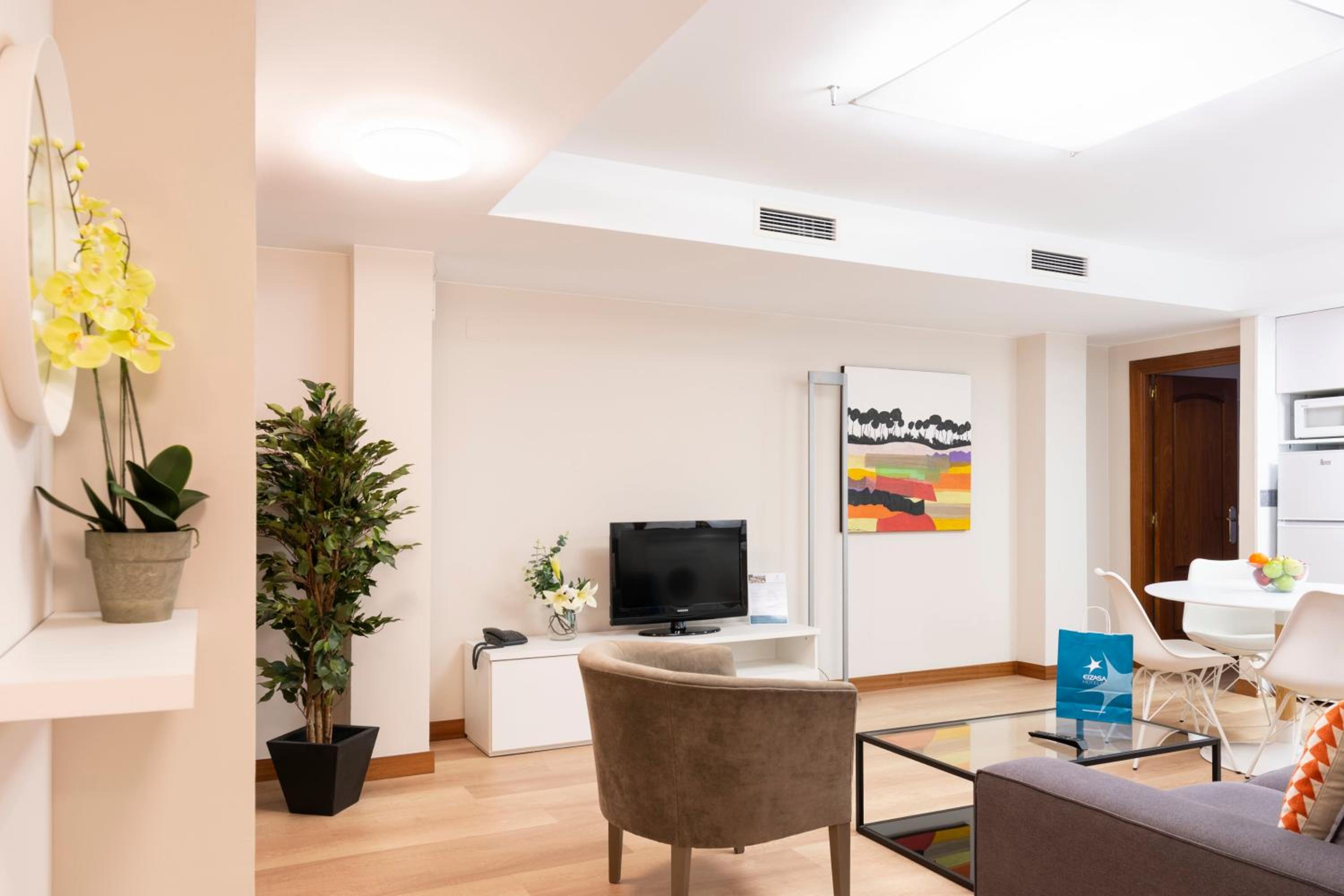 Two-Bedroom Apartment (4 Adults) - Photo 8