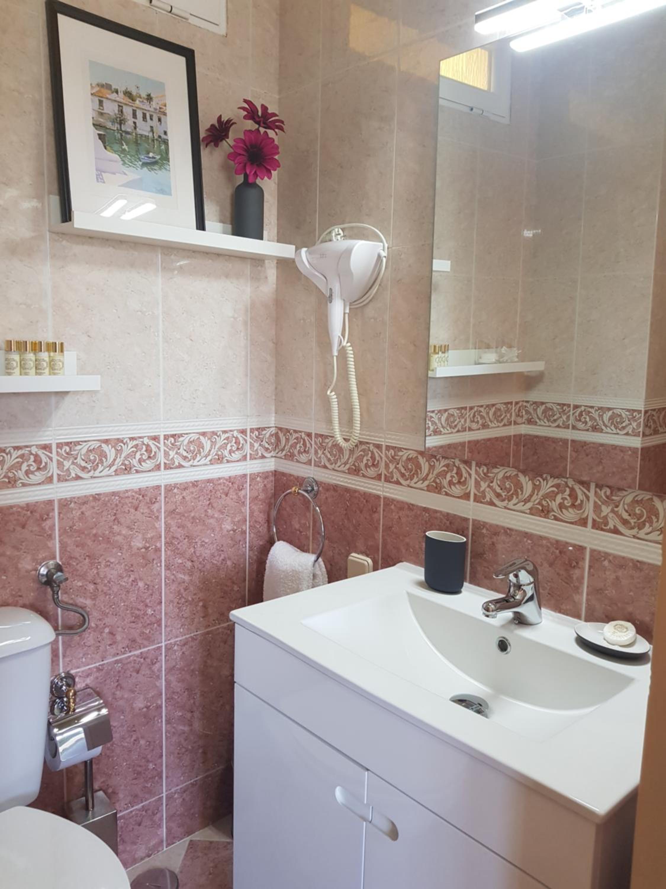 Standard Double Room - Photo 5