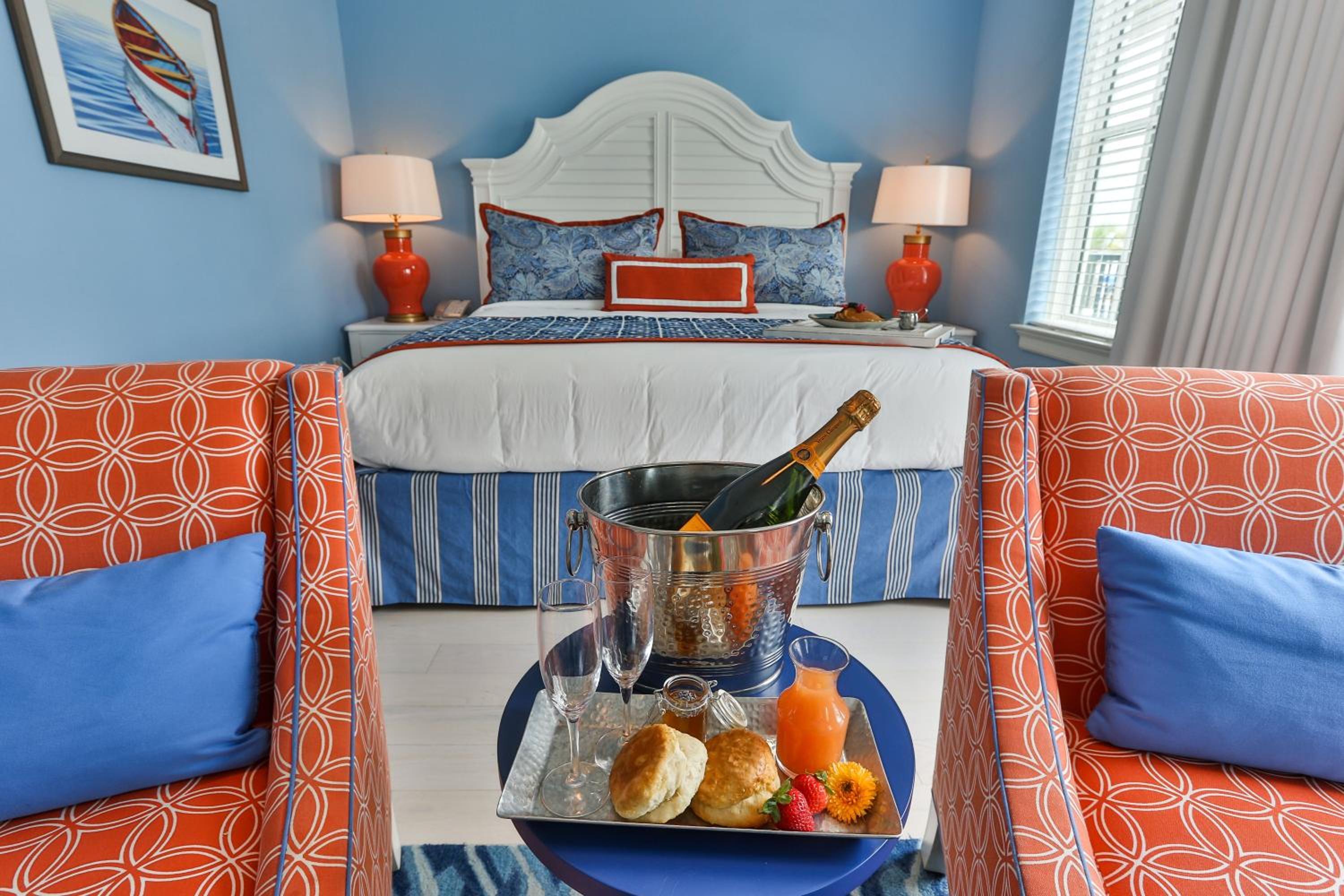 Superior King Room Inland View  - Photo 3