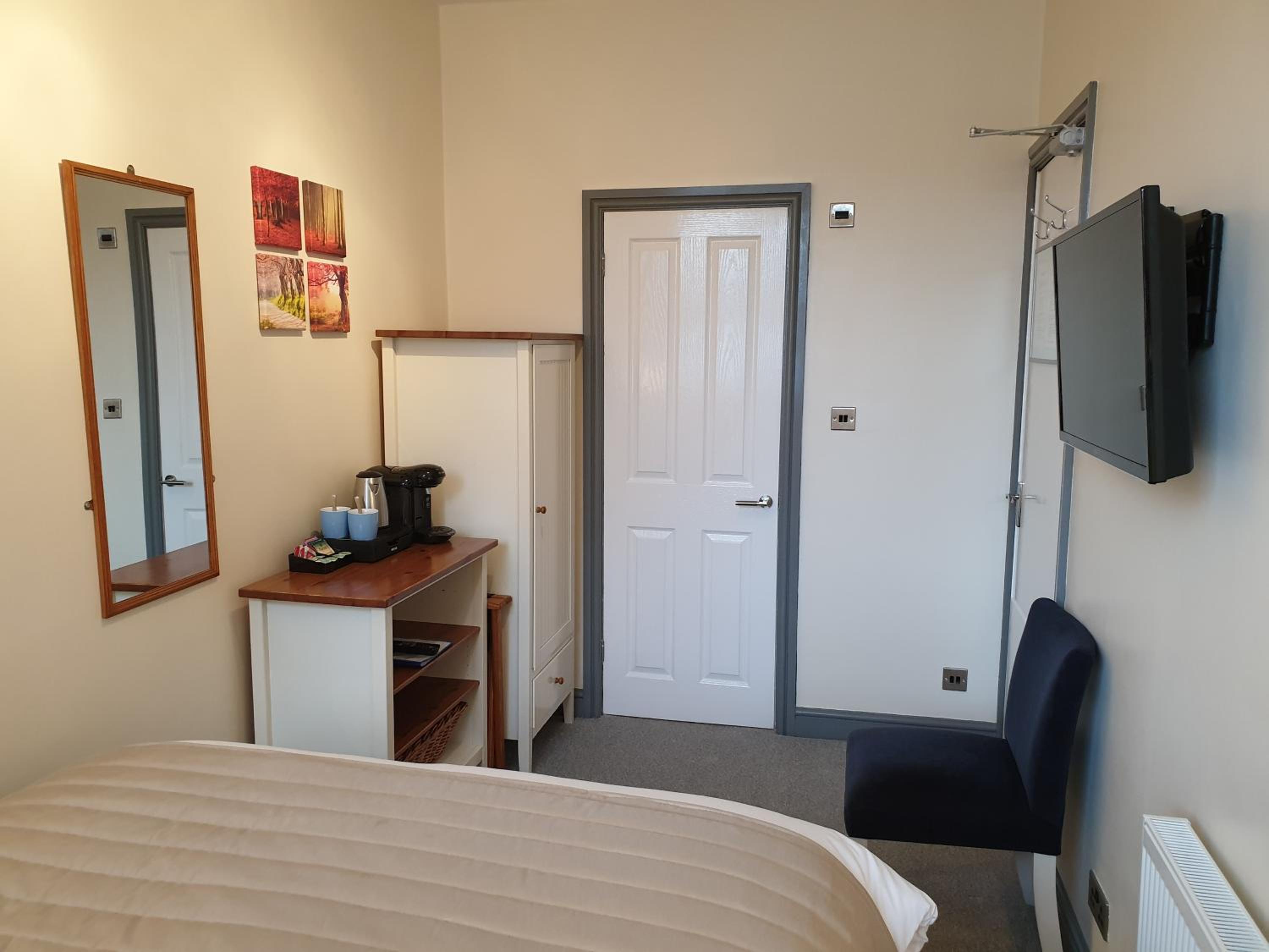 Budget Double Room photo 2