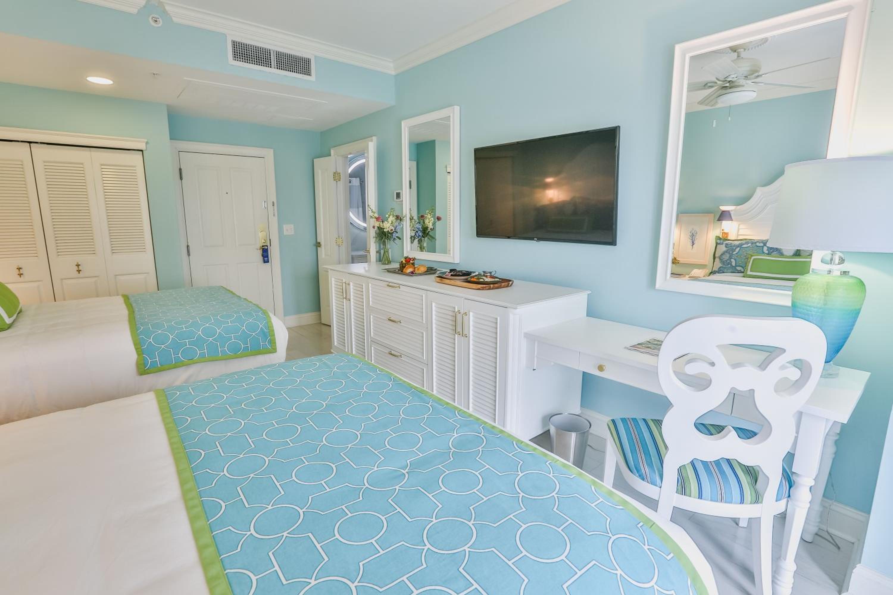 Superior Room with Two Queen Beds - Inland View  - Photo 2