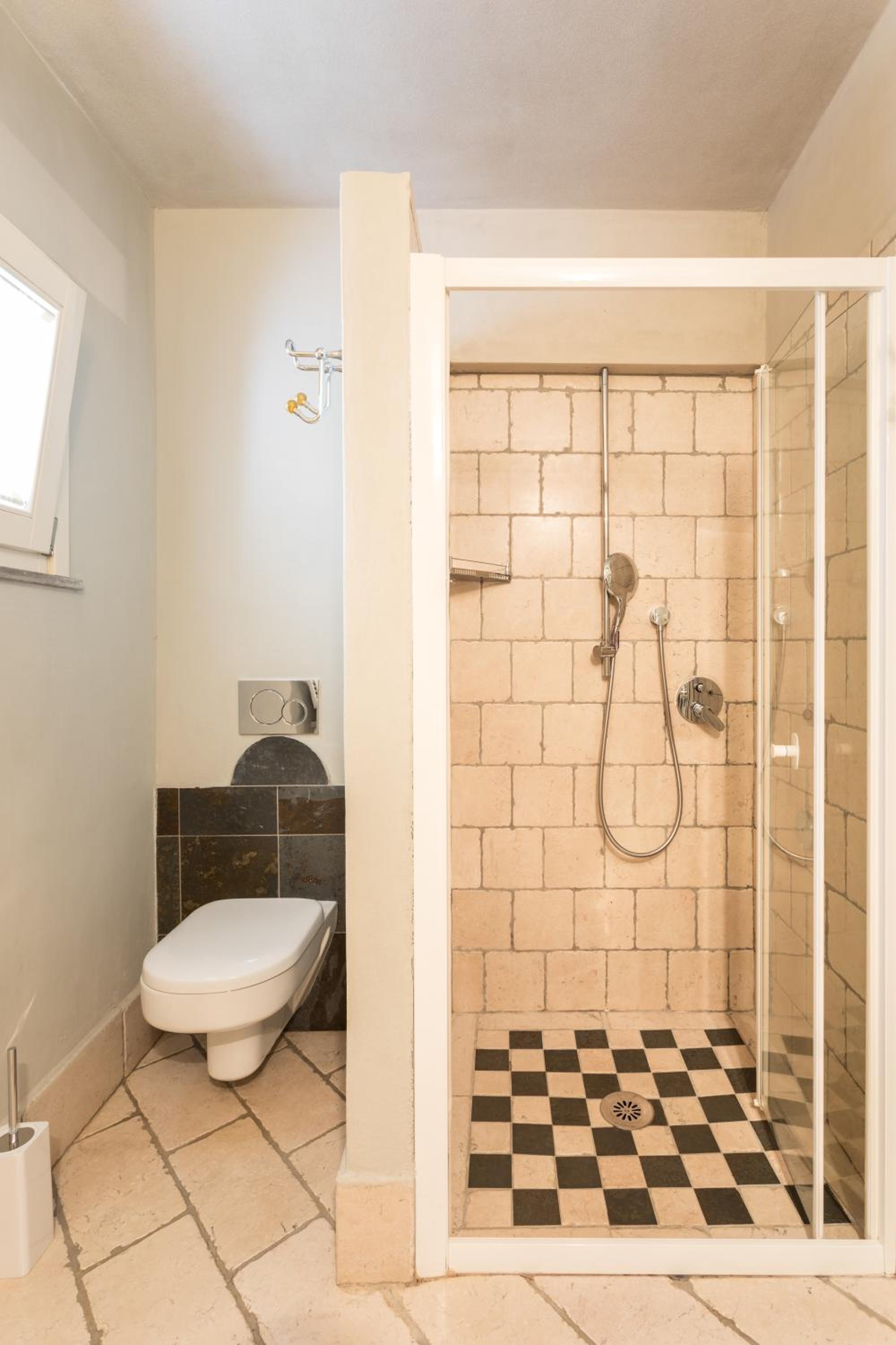 Double or Twin Room with Private Bathroom - Photo 8