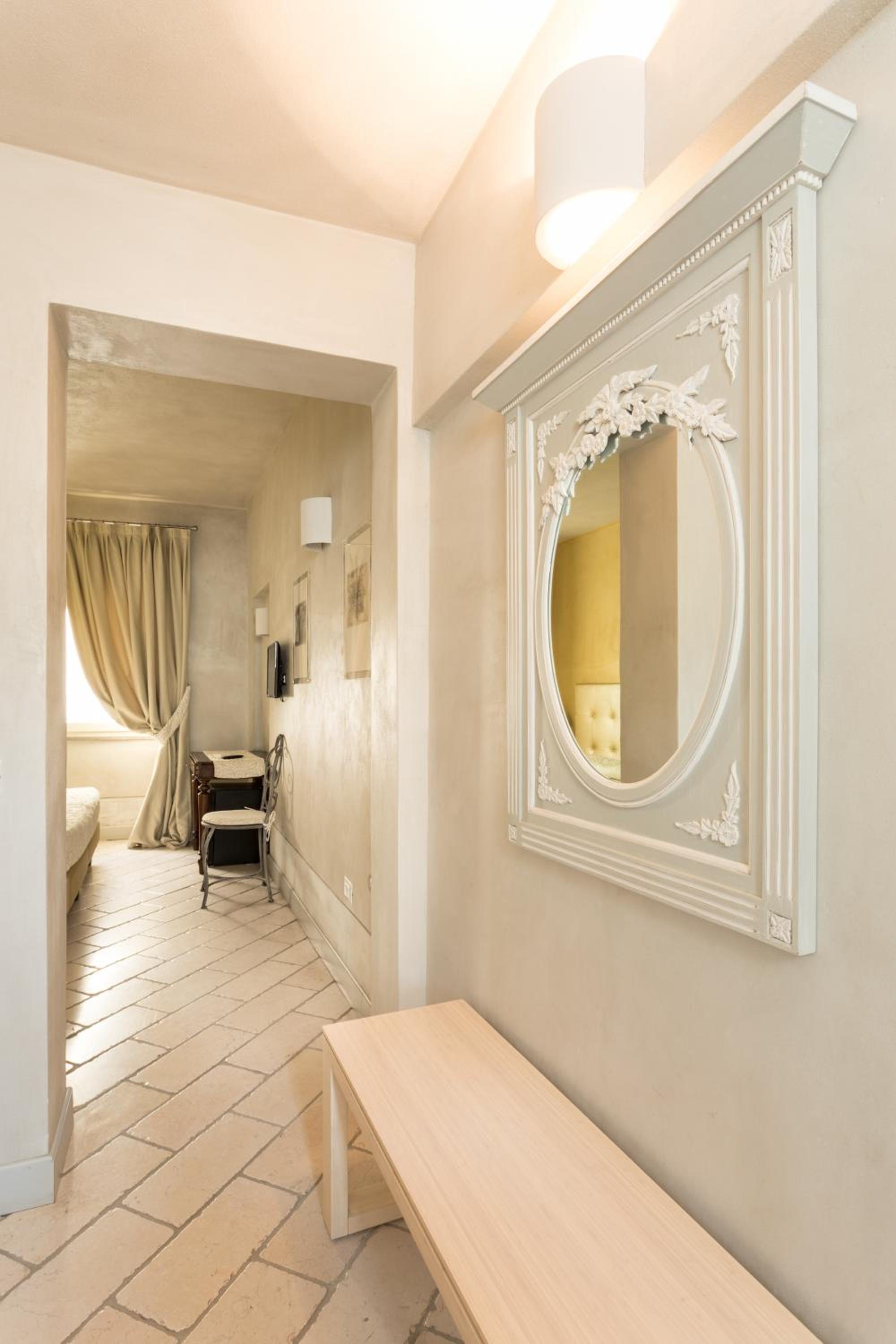 Double or Twin Room with Private Bathroom - Photo 12
