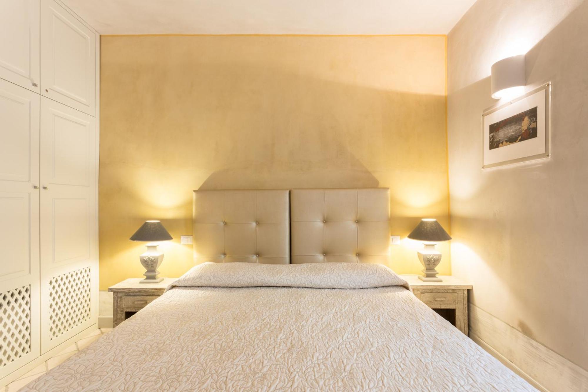 Double or Twin Room with Private Bathroom - Photo 7
