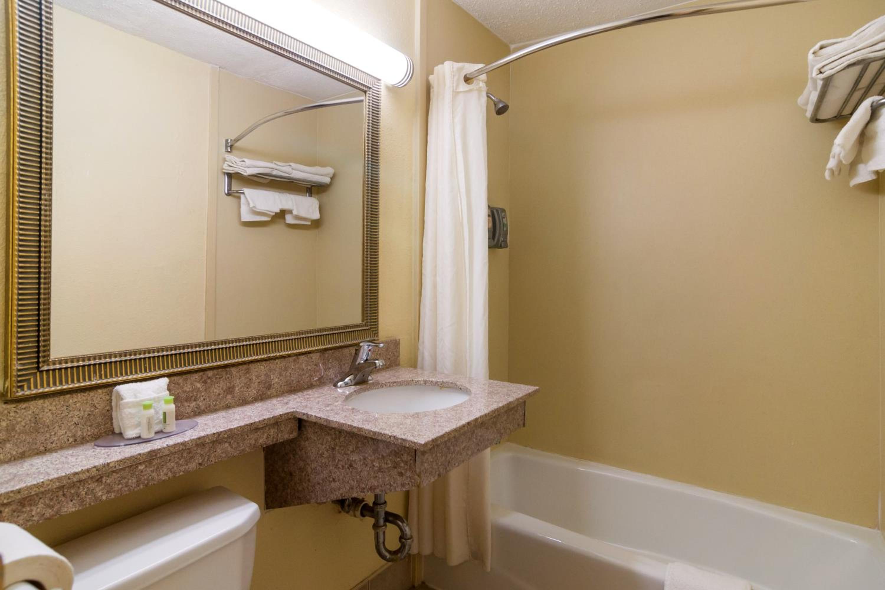 King Room with Spa Bath - Photo 4