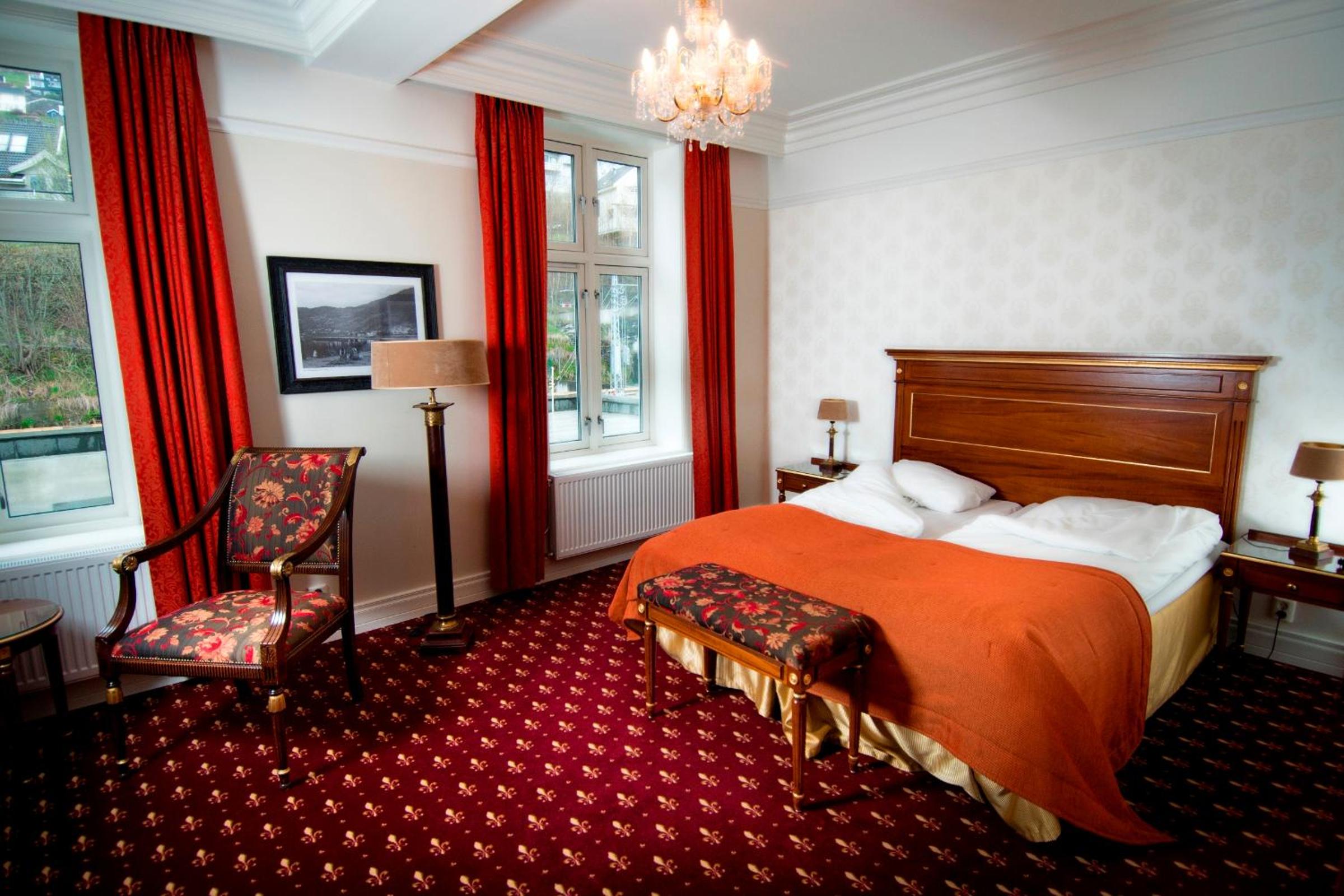 Standard Double Room with railway view