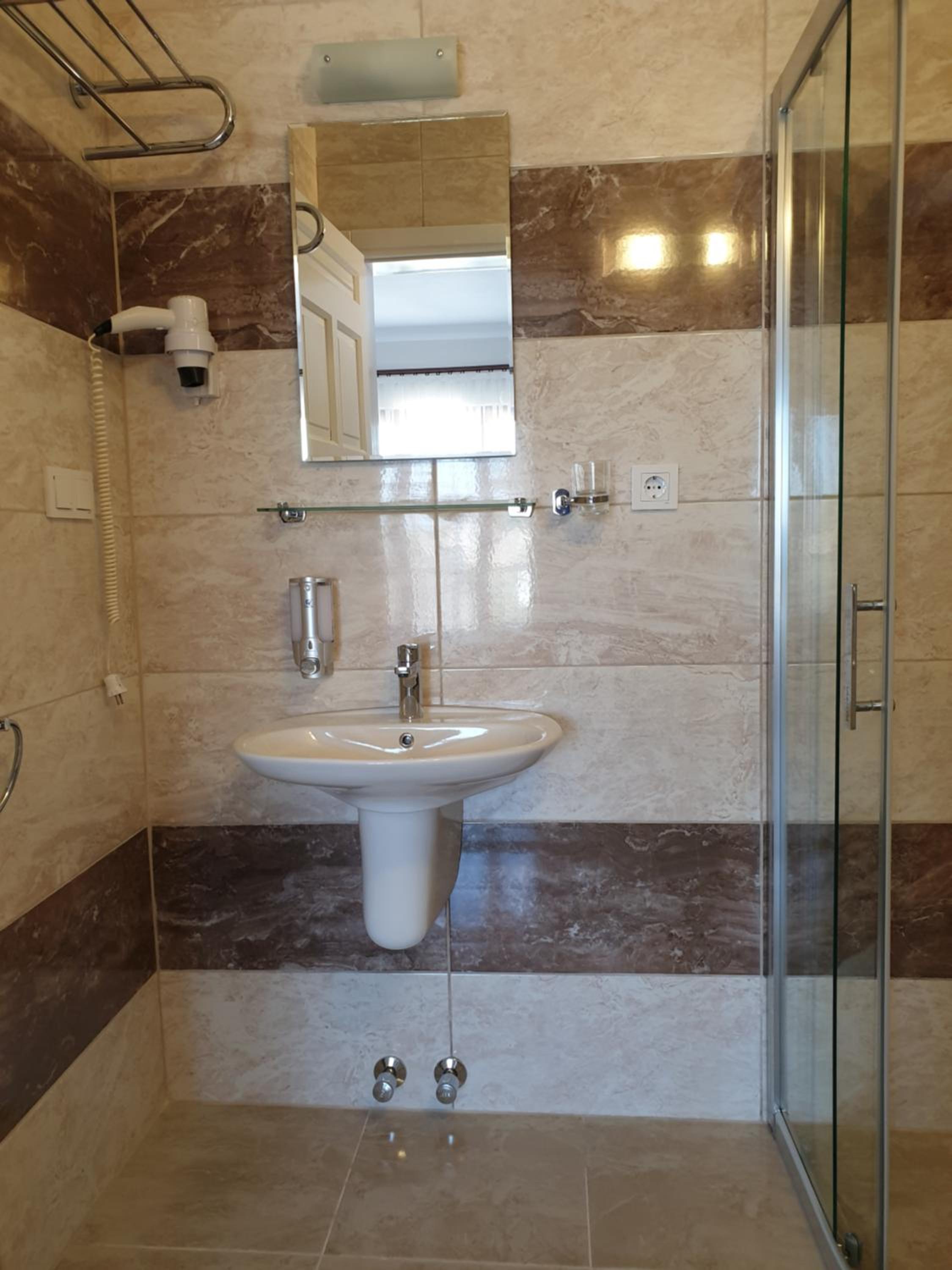 Standard Double or Twin Room photo 3
