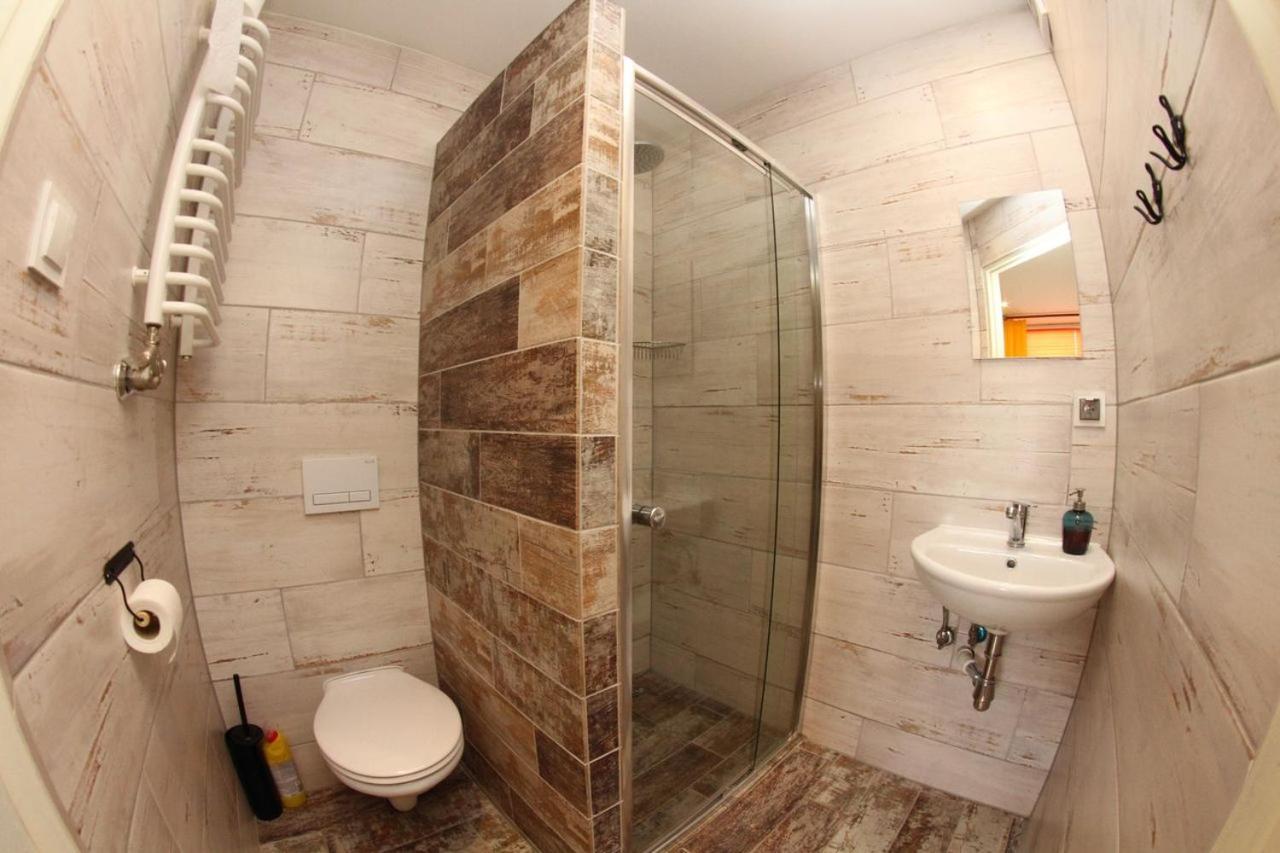 Twin Room with Private Bathroom - Photo 1