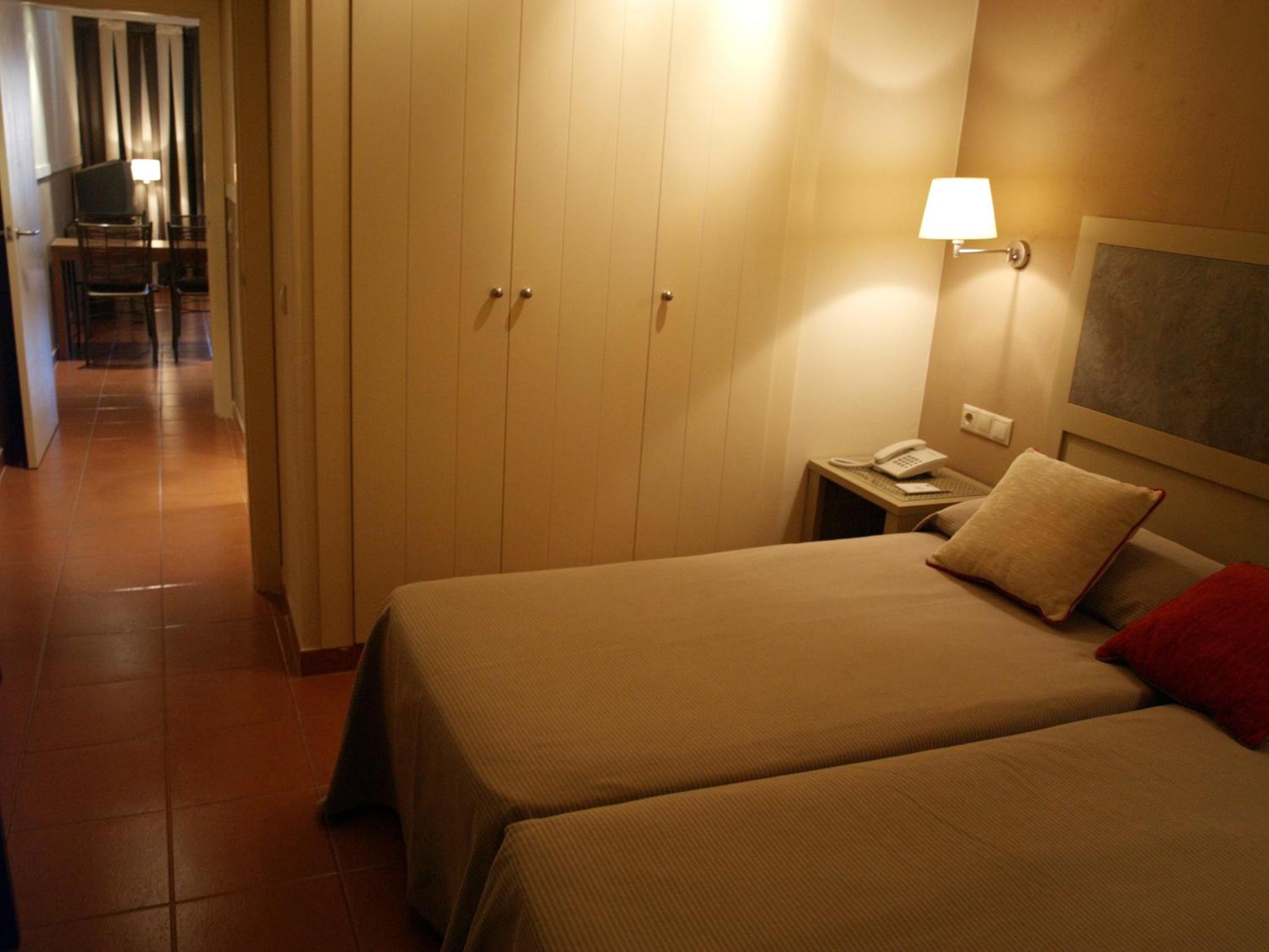 Family Suite (2 Adults + 2 Children) - Photo 4