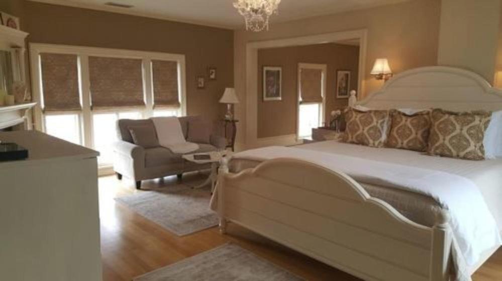 King Suite with Balcony photo 3