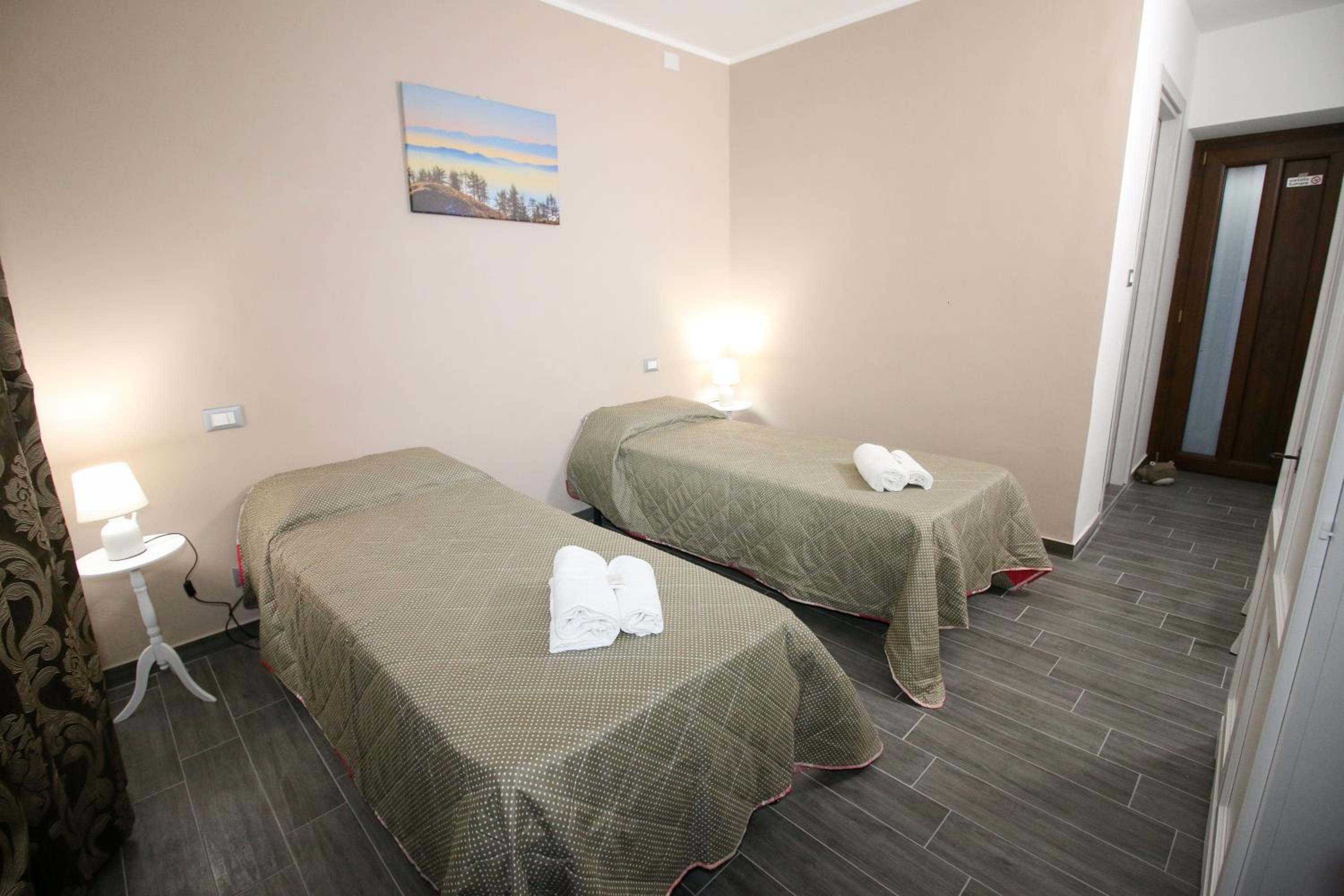 Twin Room with Private Bathroom photo 1