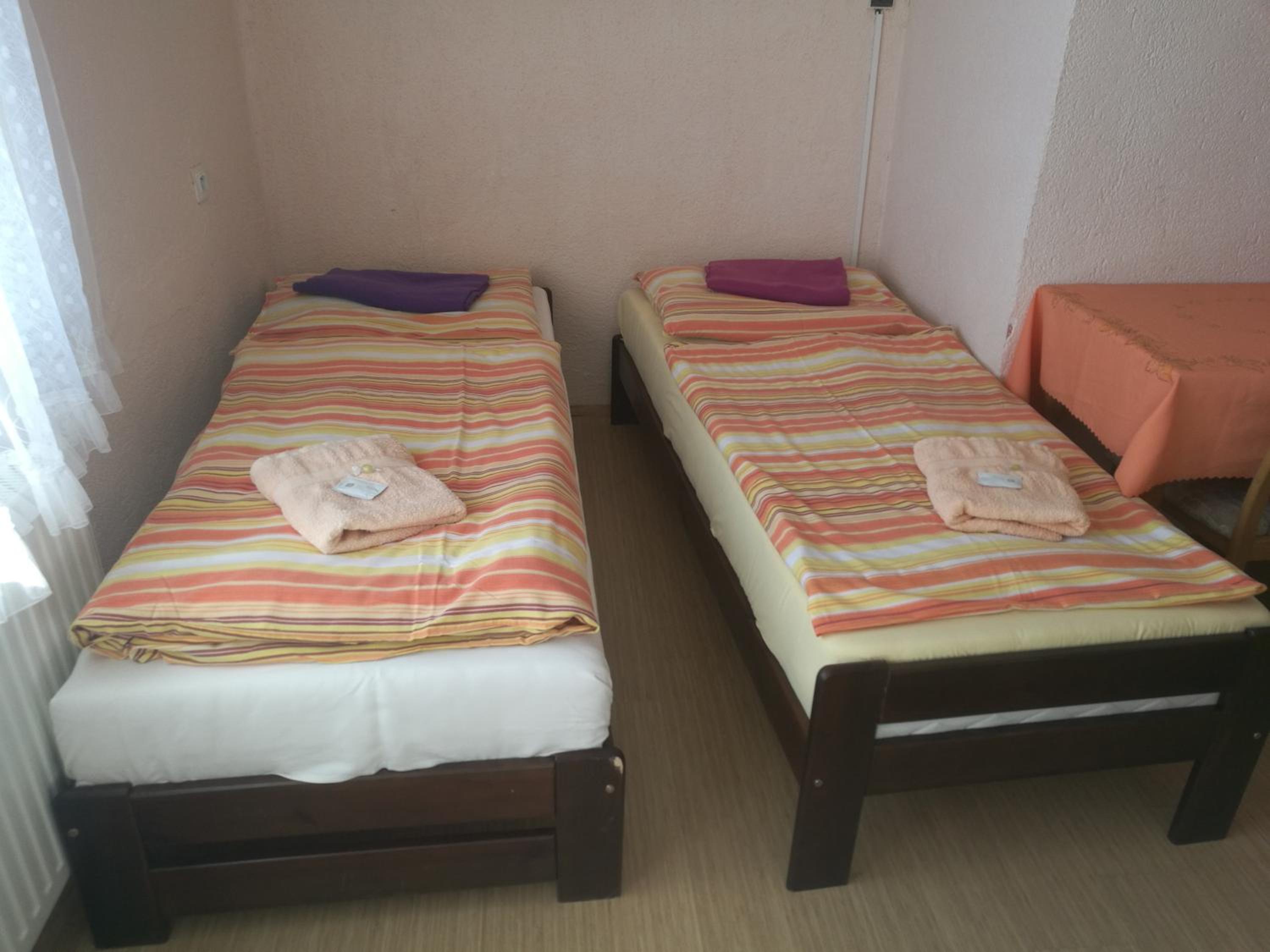 Twin Room - Photo 10