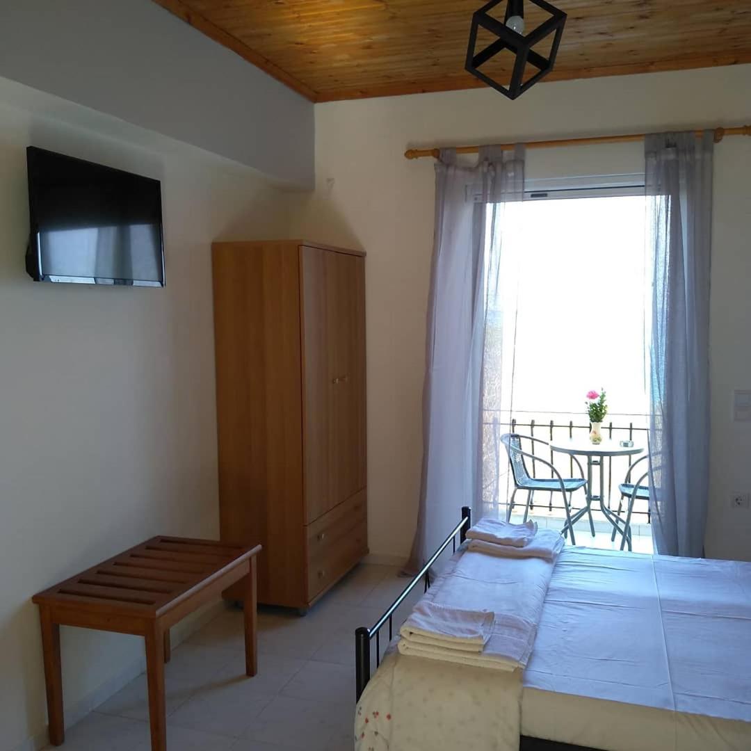 Standard Triple Room with Sea View photo 2