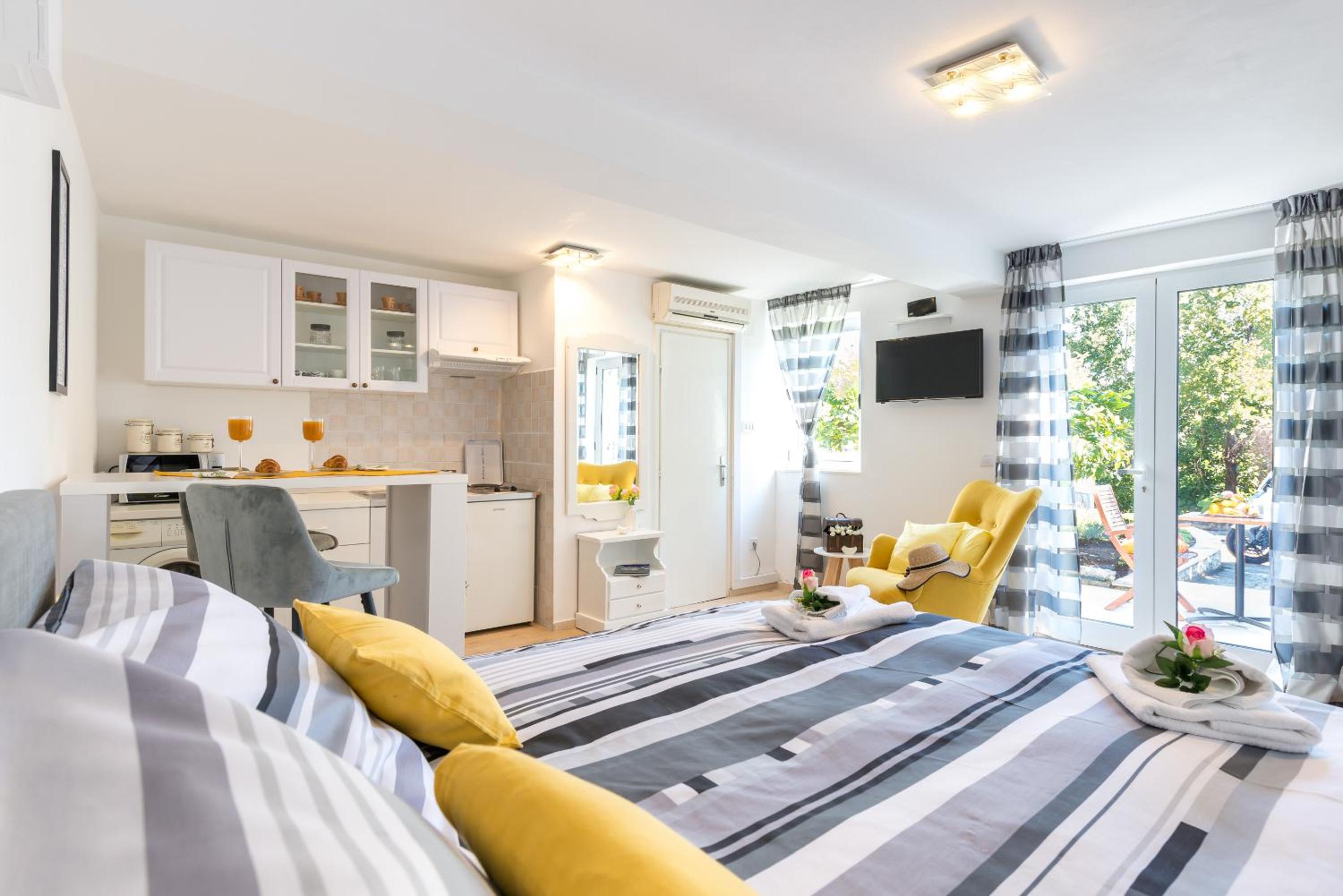 Studio Apartment photo 1