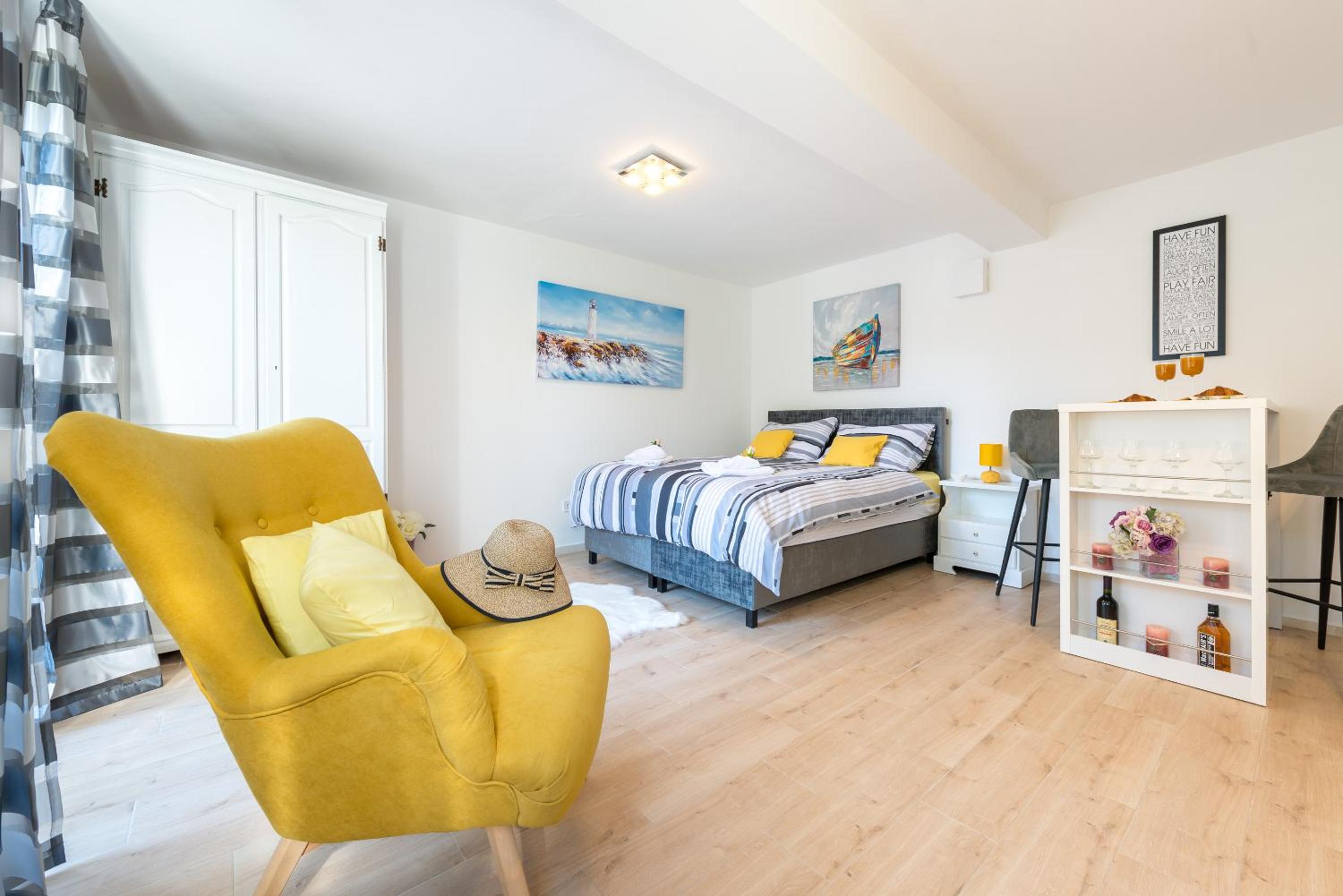 Studio Apartment photo 2