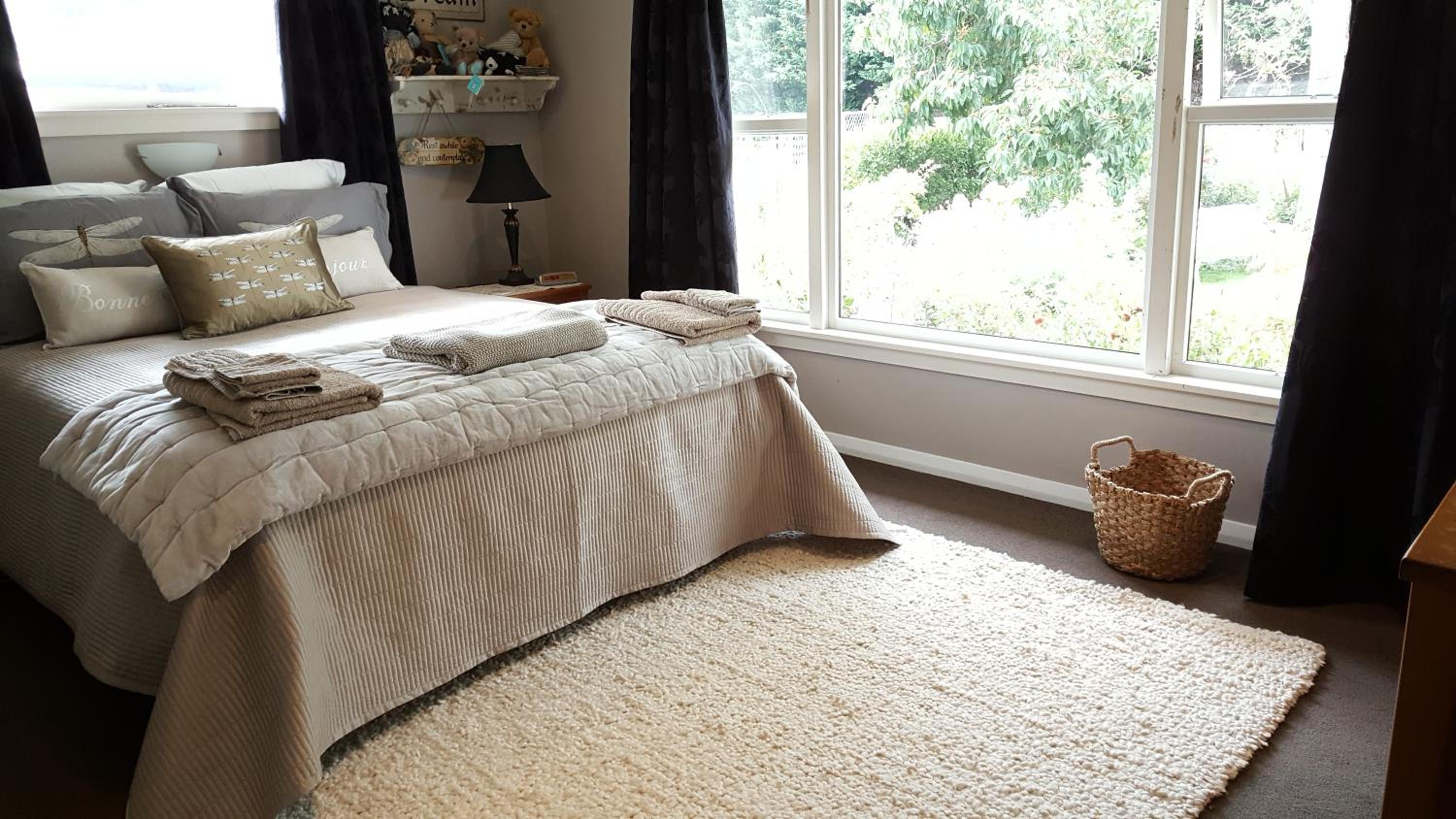 Deluxe King Room - Photo 15