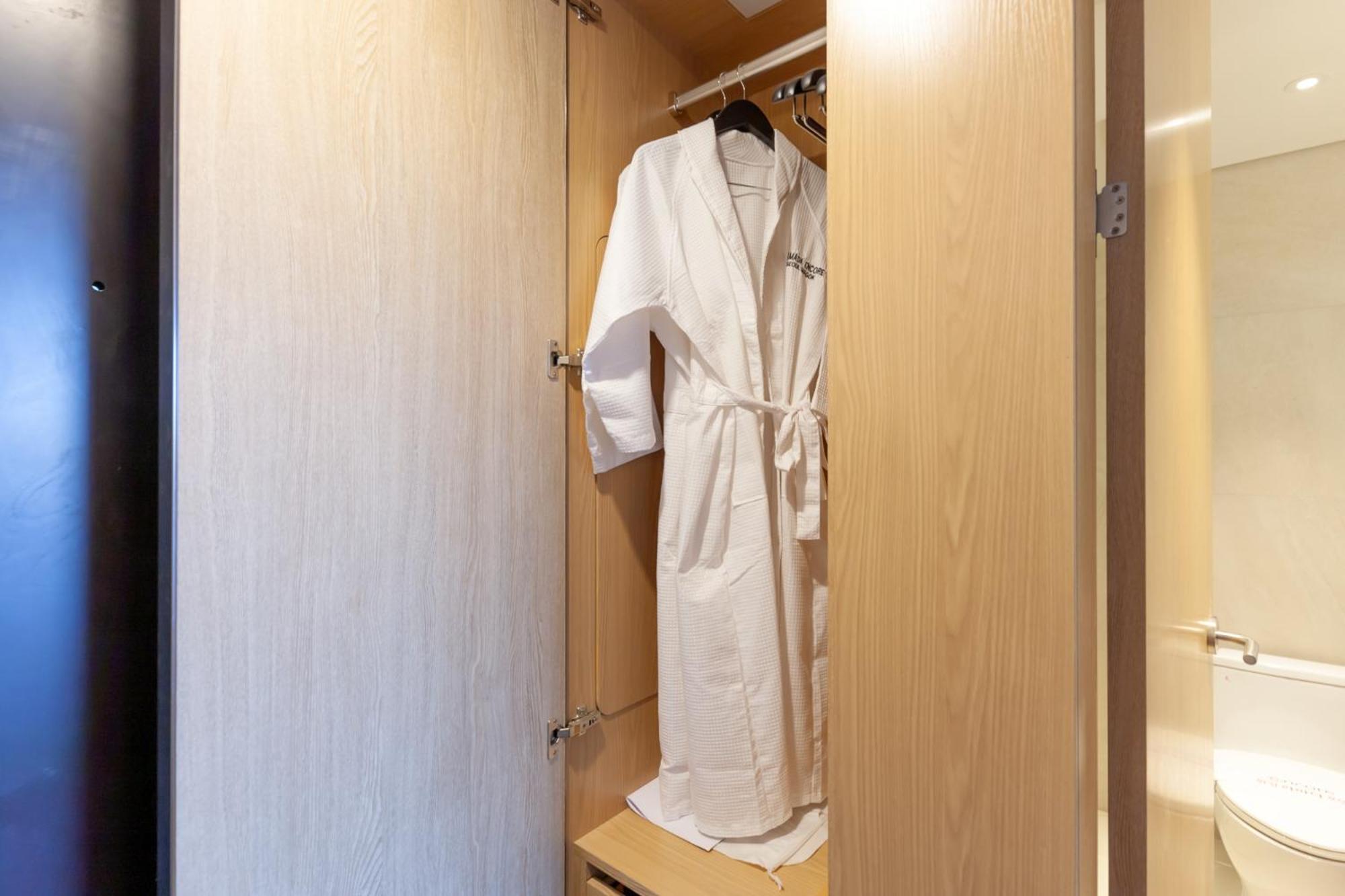 Double Room - Non-Smoking  - Photo 6