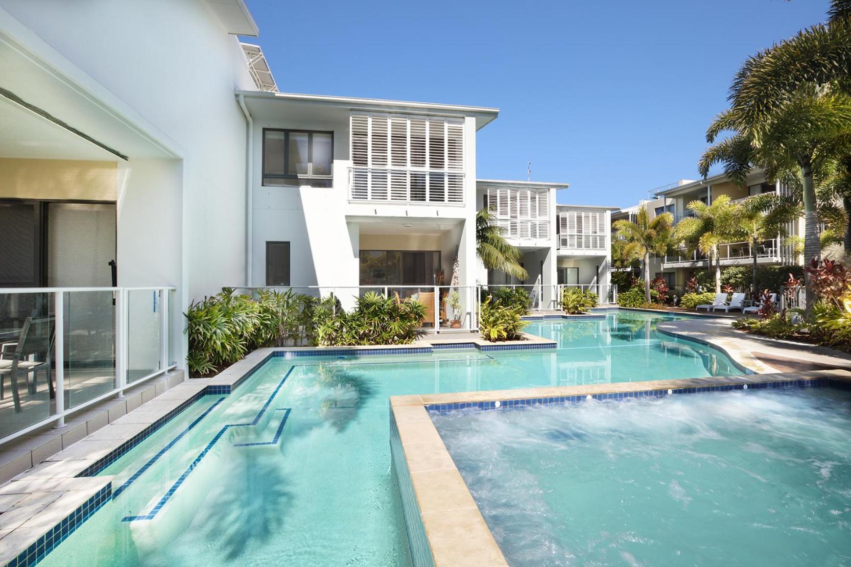 Three-Bedroom Villa with Pool View photo 3