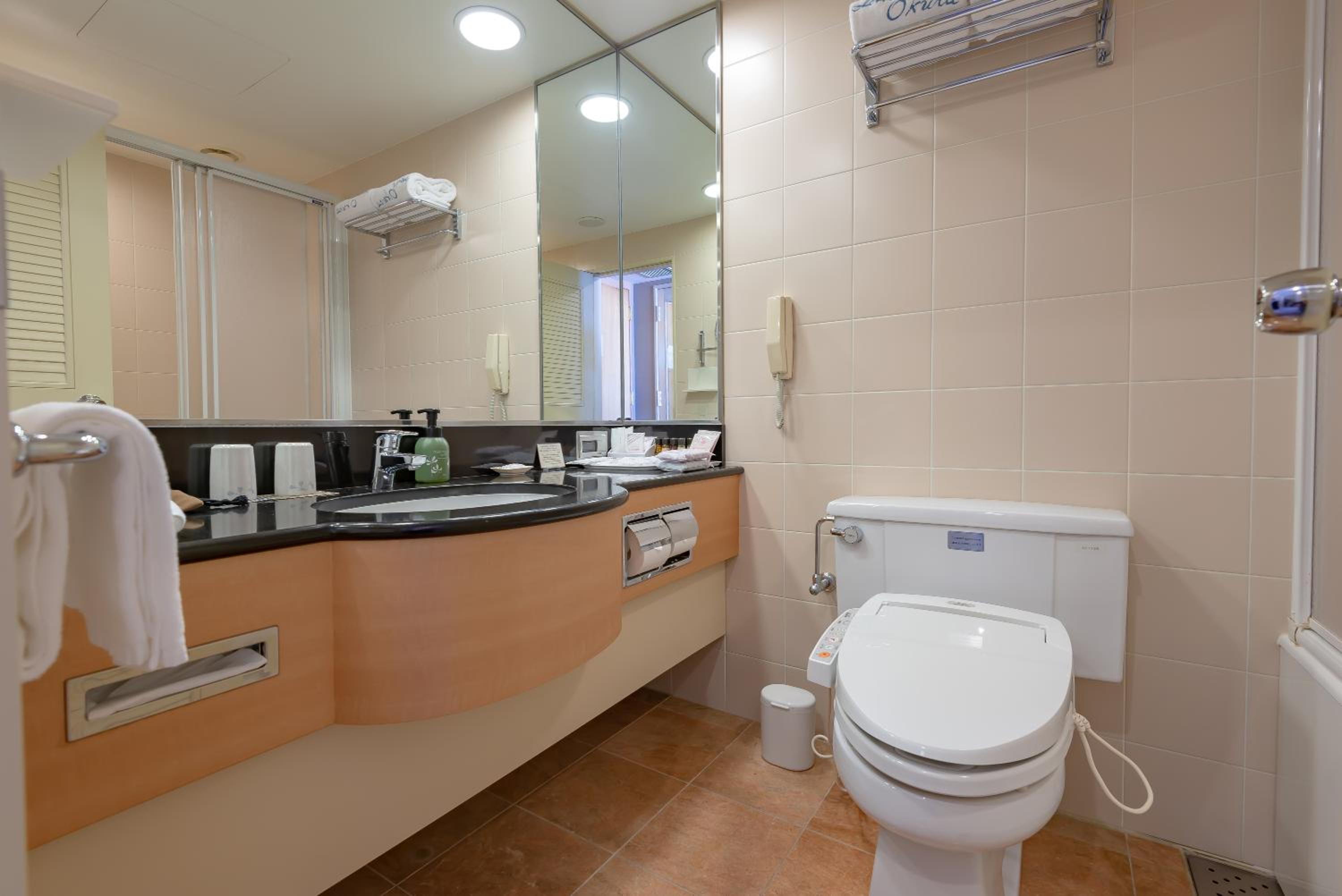 Large Twin Room - Non-Smoking - Photo 6