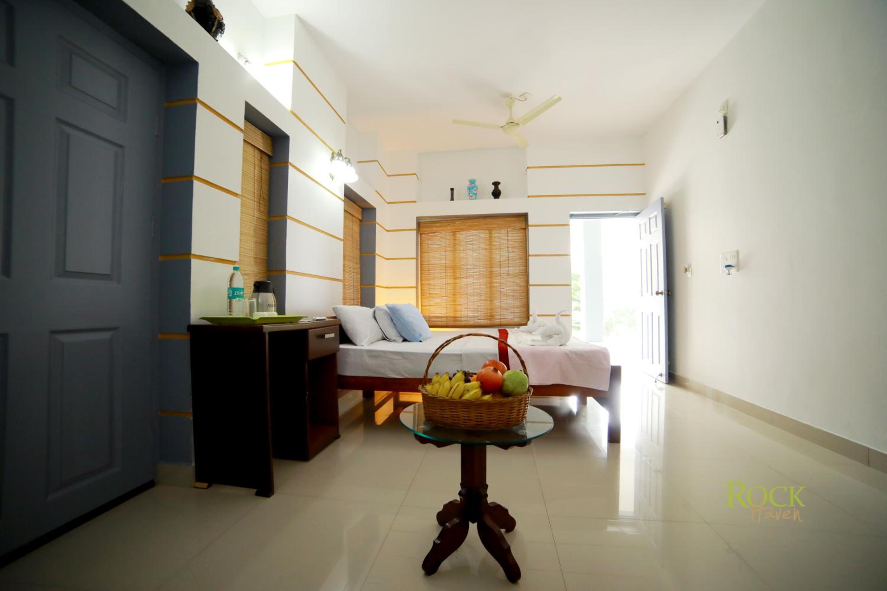 Natural Rock Cottage with Balcony photo 1