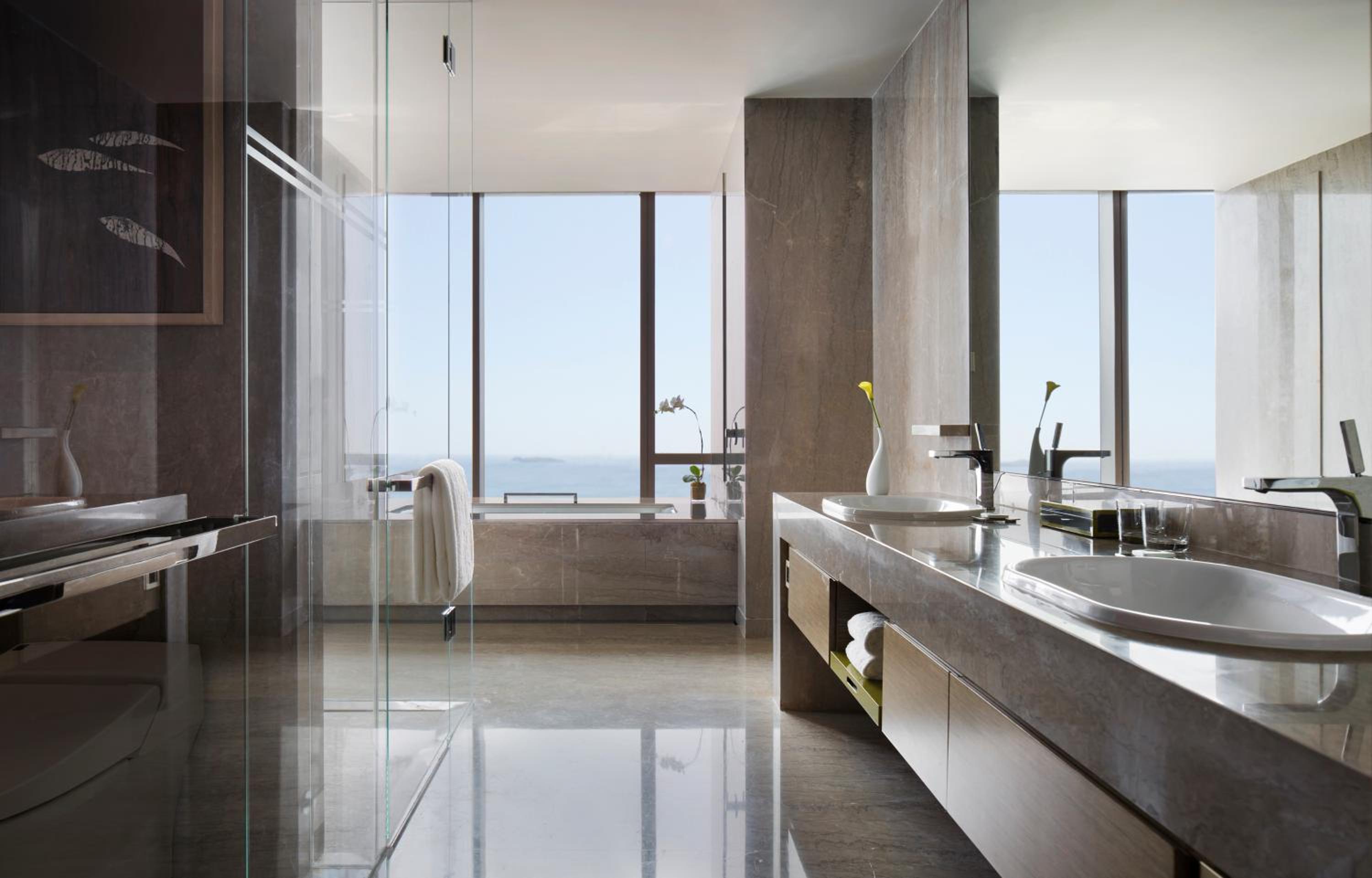 King Suite with Ocean View photo 3