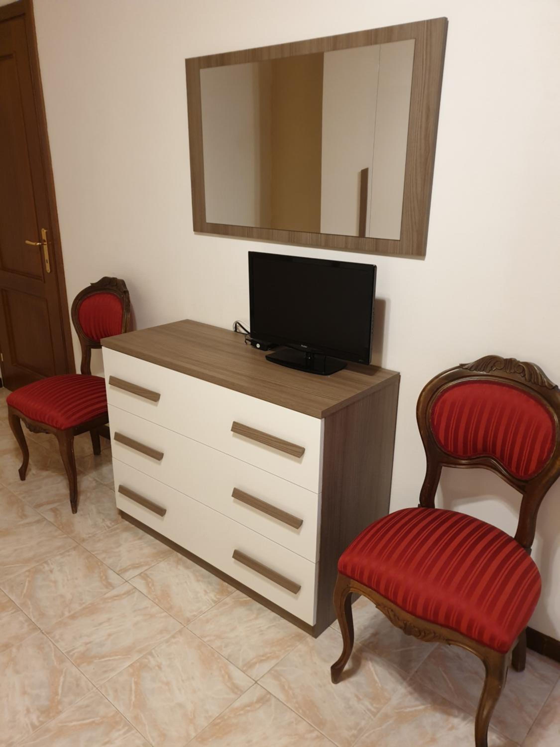 Two-Bedroom Apartment with Terrace - Split Level - Photo 1