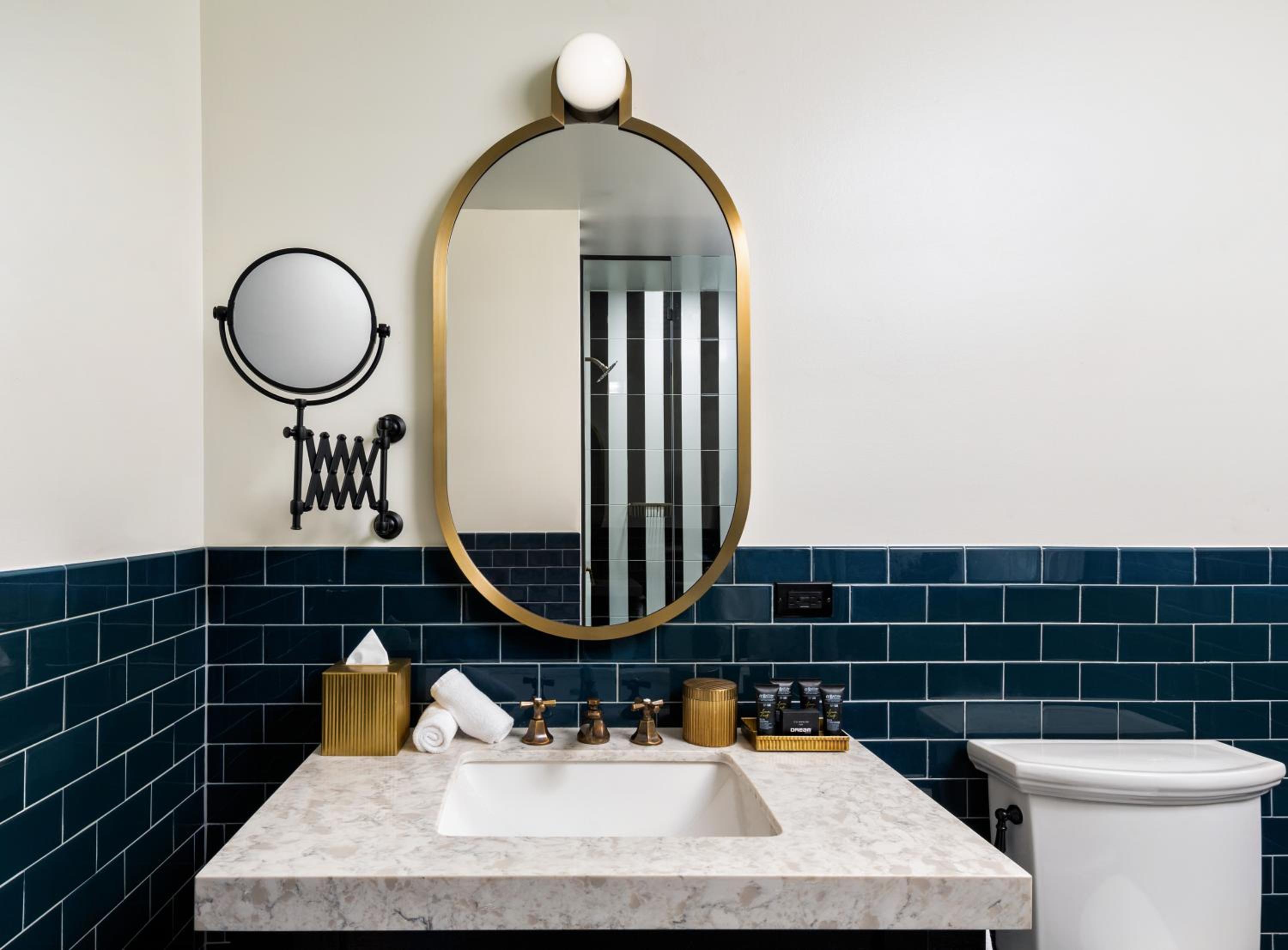 King Room with Accessible Tub - Photo 8