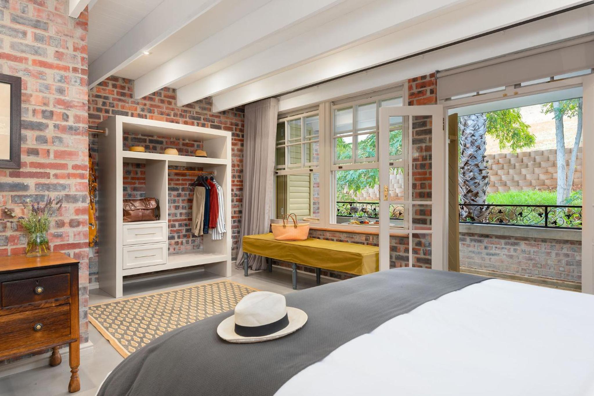 Junior Suite with Balcony photo 2