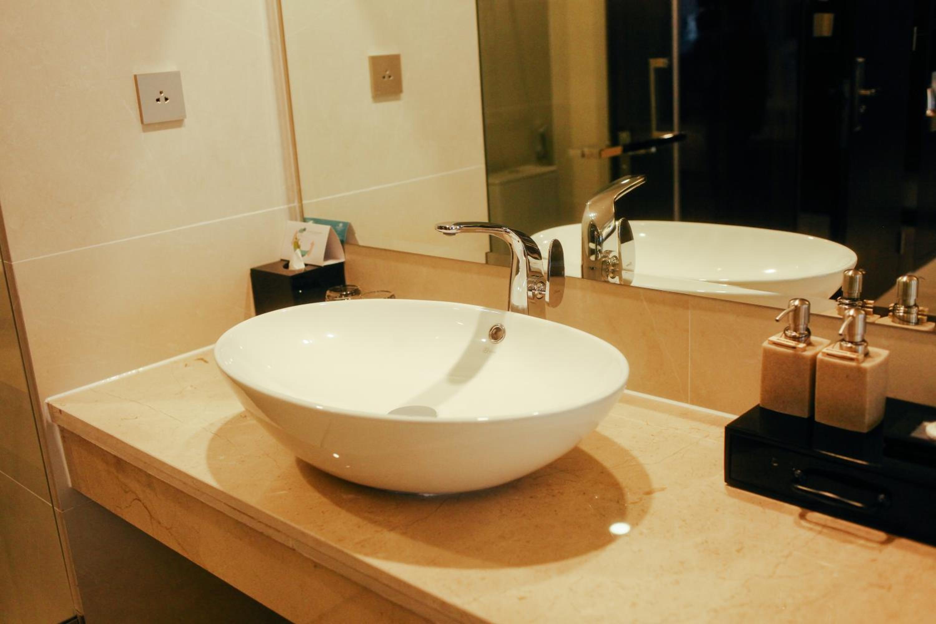 Deluxe King Room - Photo 5