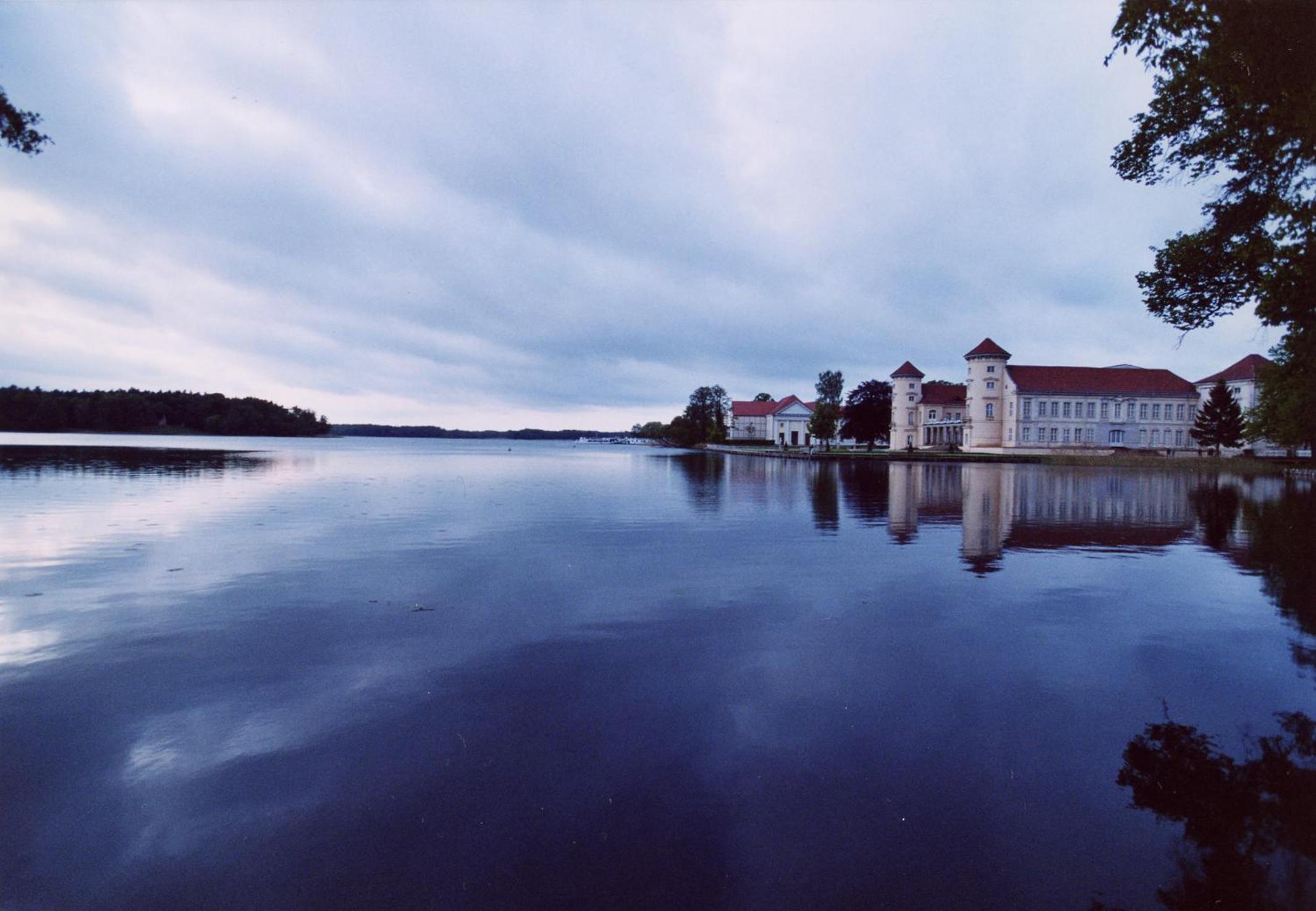 Apartment with Lake View photo 2