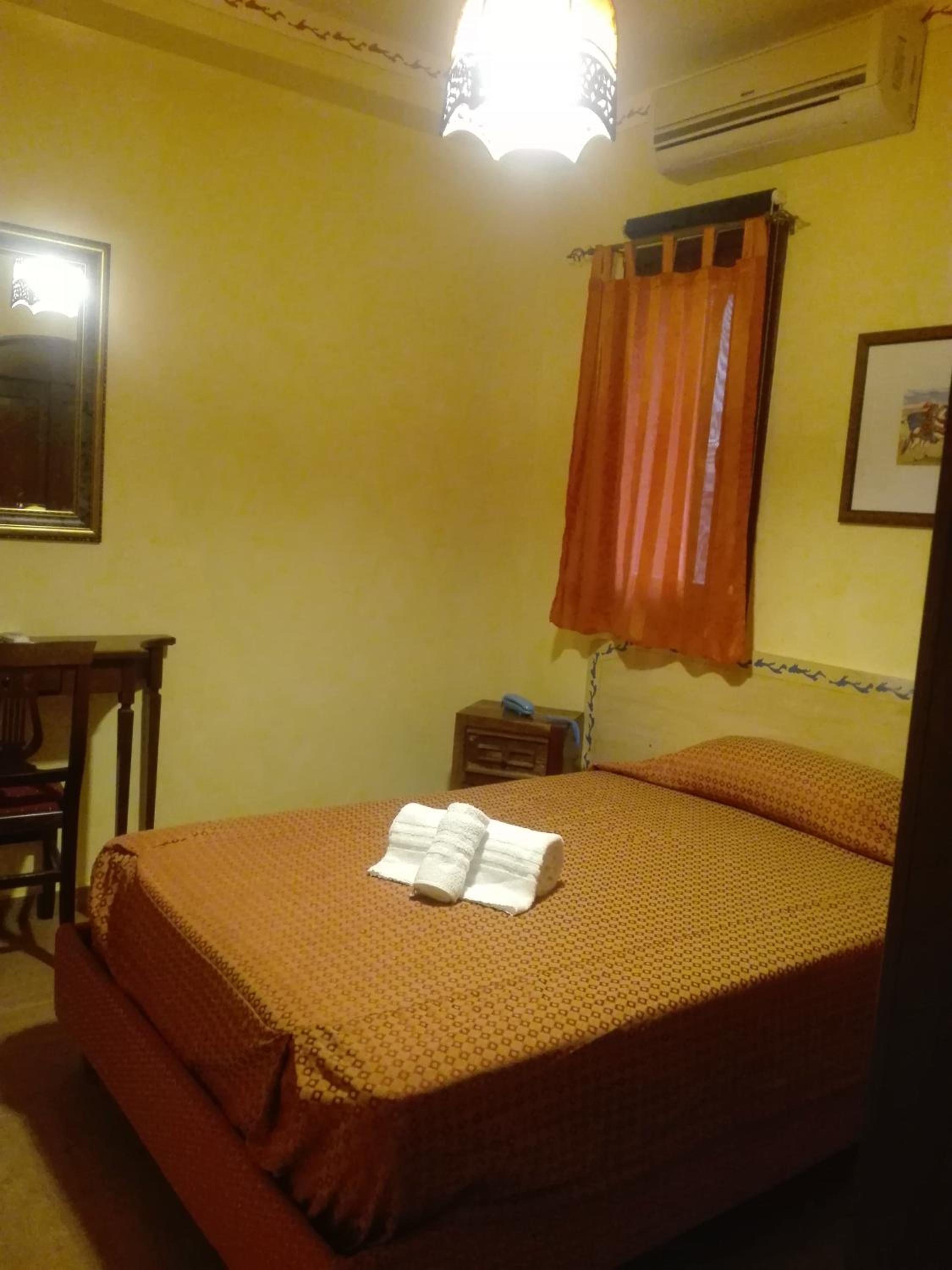 Single Room with Private Bathroom photo 2