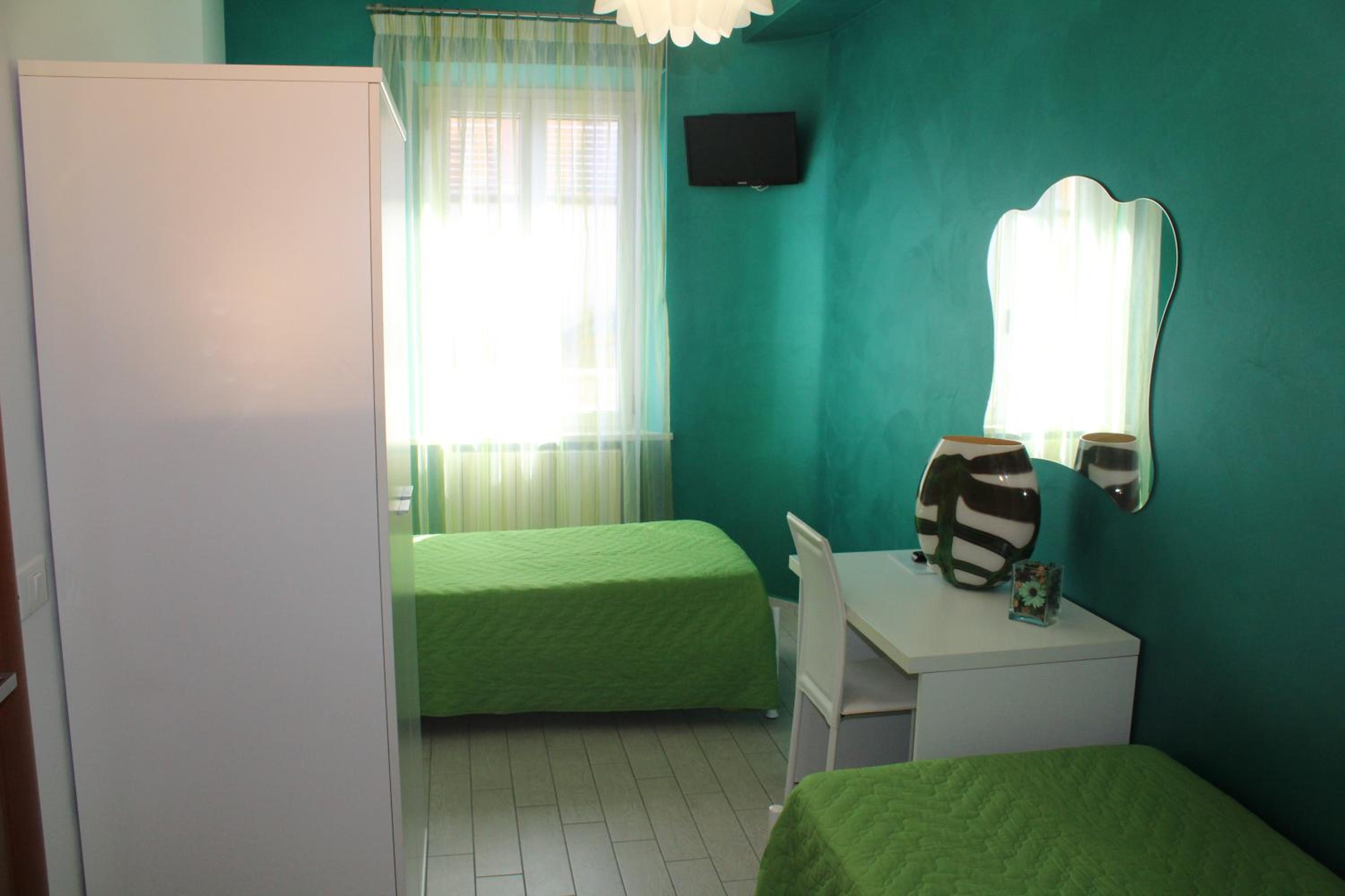 Twin Room with Bathroom photo 1