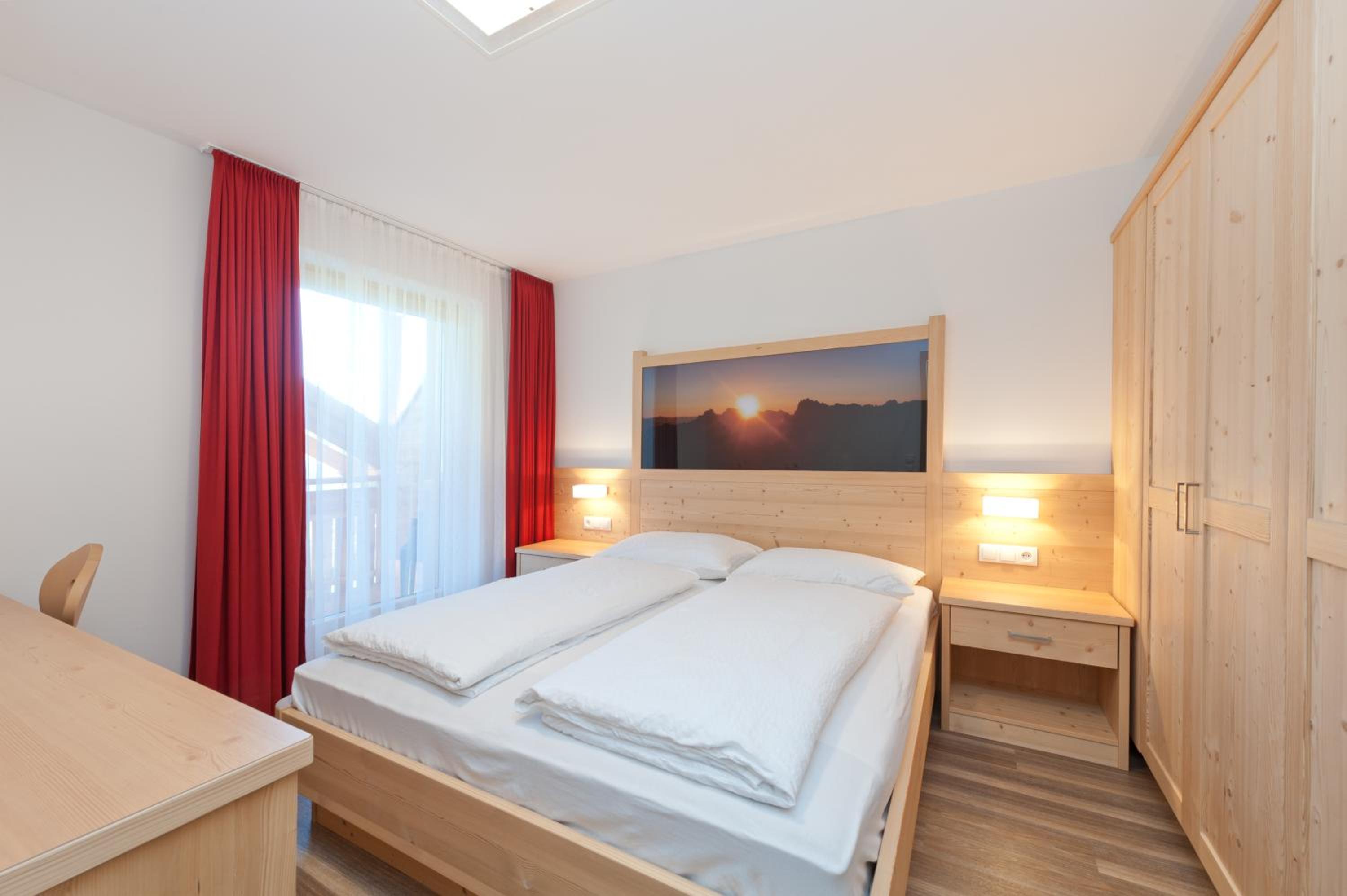 Superior One-Bedroom Apartment - Photo 11