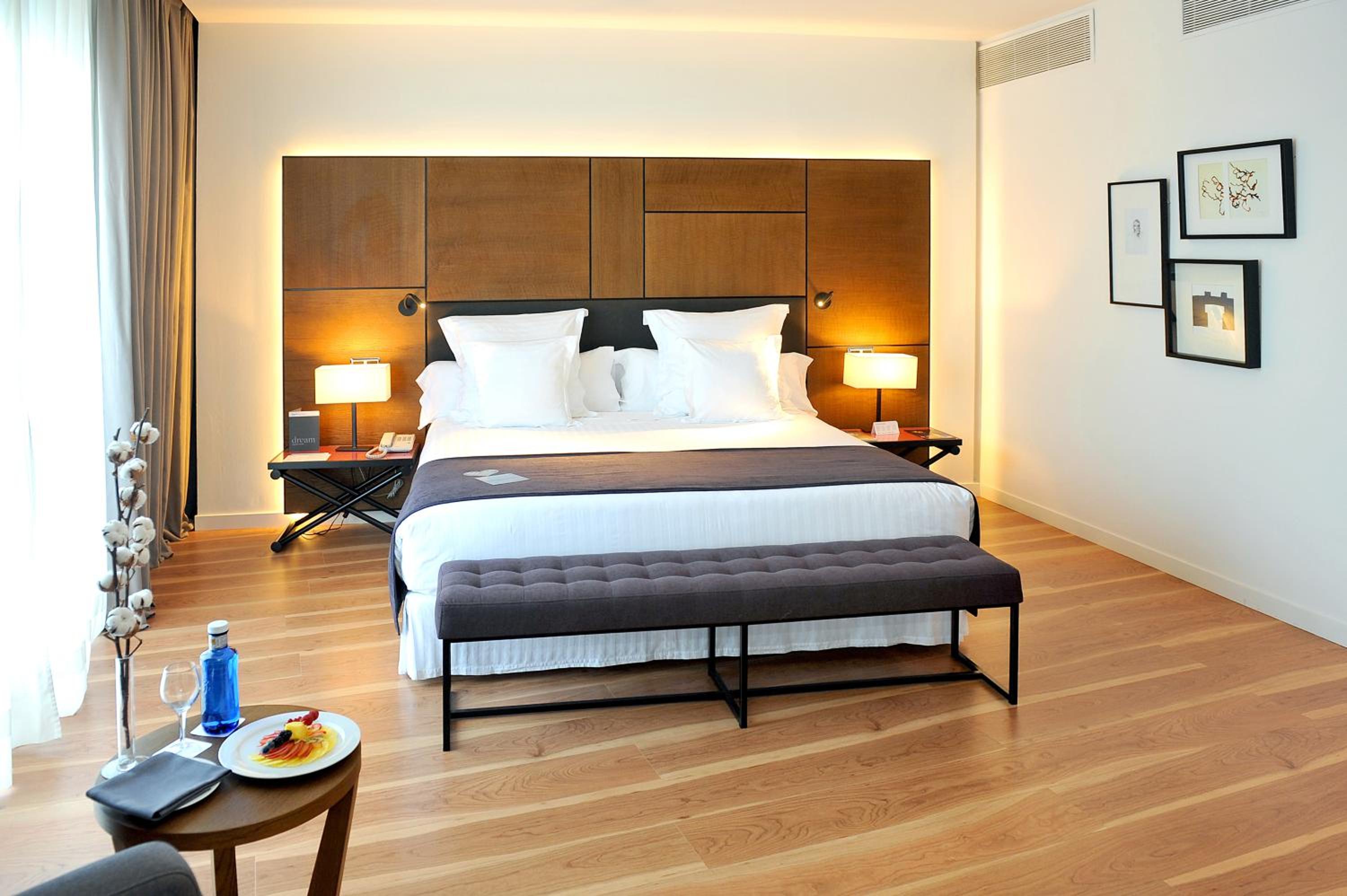 Suite with Hot Tub in Terrace (2 adults)