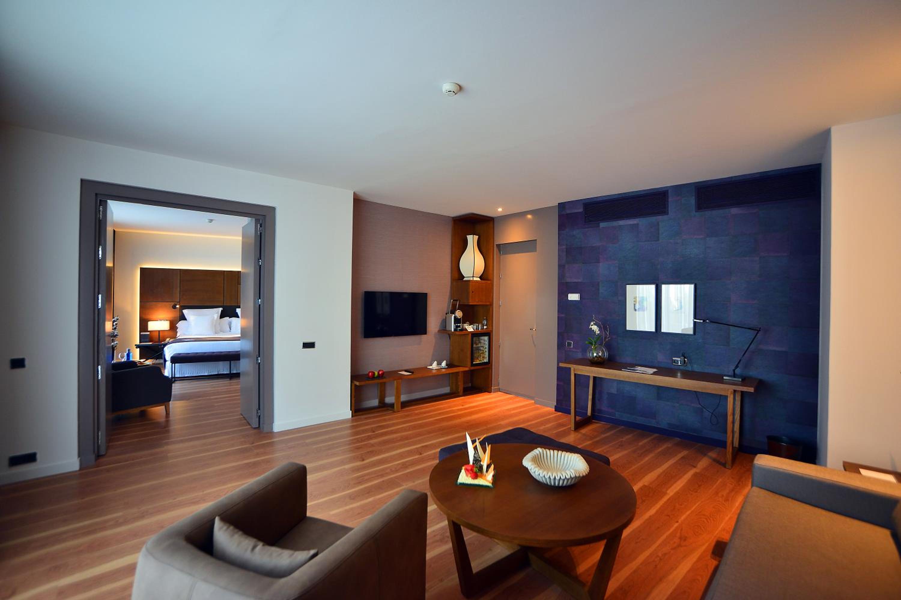 Suite with Hot Tub in Terrace (2 adults) thumbnail 6