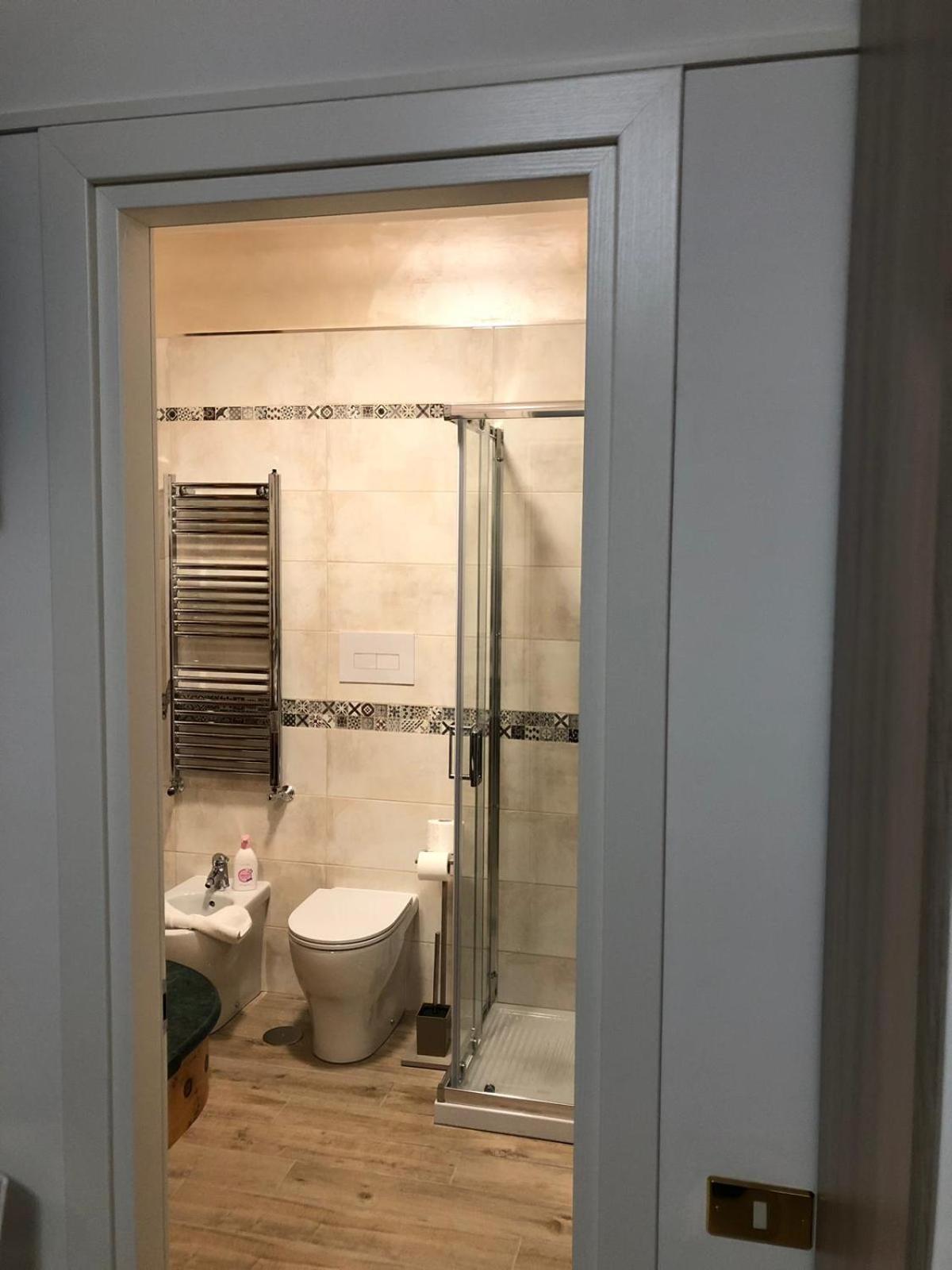 Quadruple Room with Private Bathroom - Photo 6