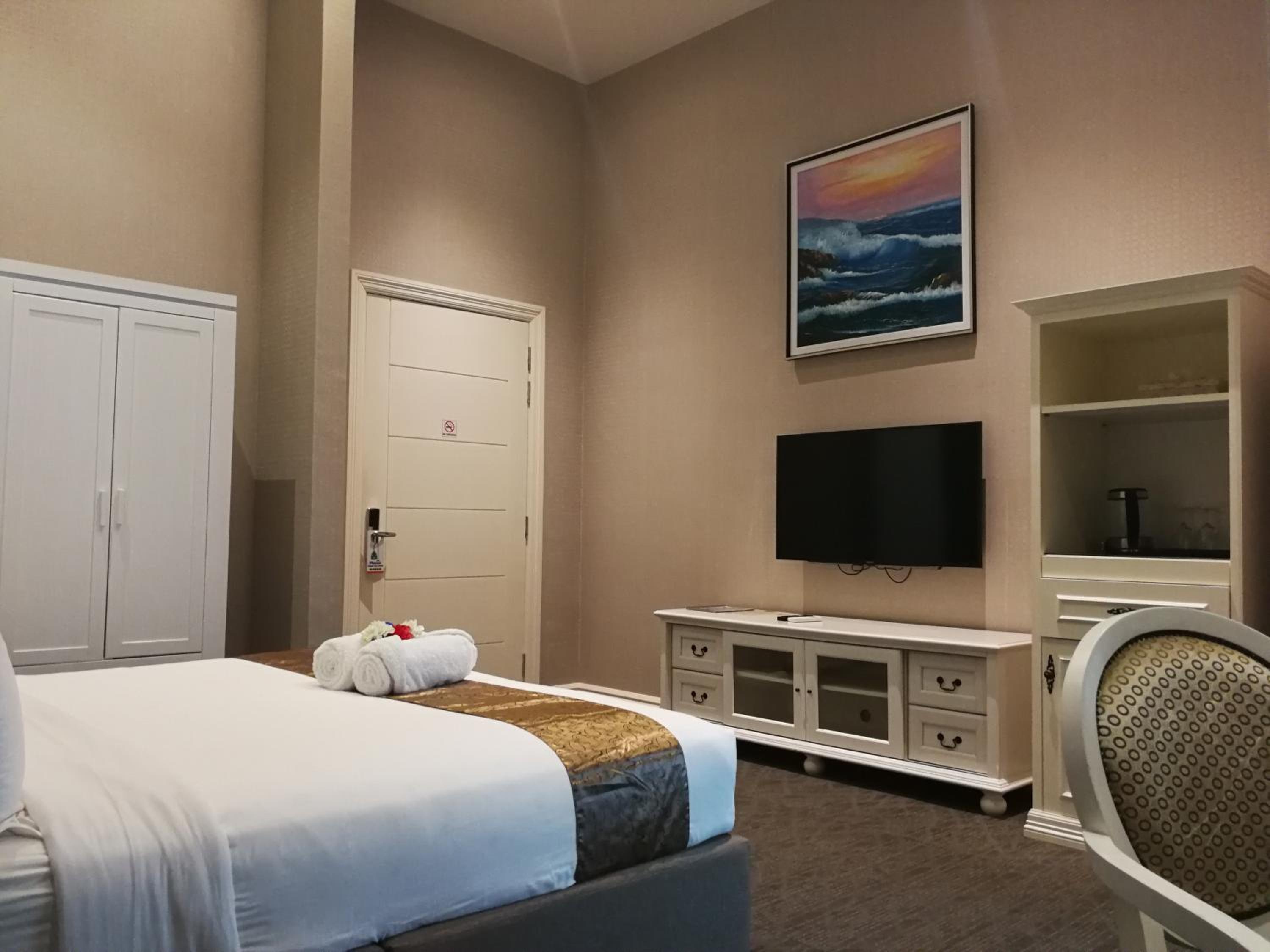 Deluxe King Suite