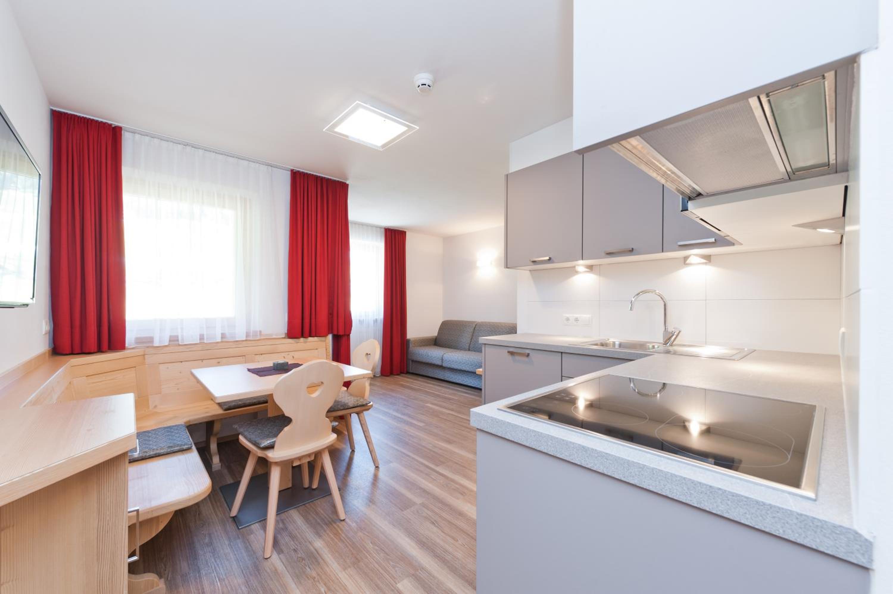 Superior One-Bedroom Apartment - Photo 4