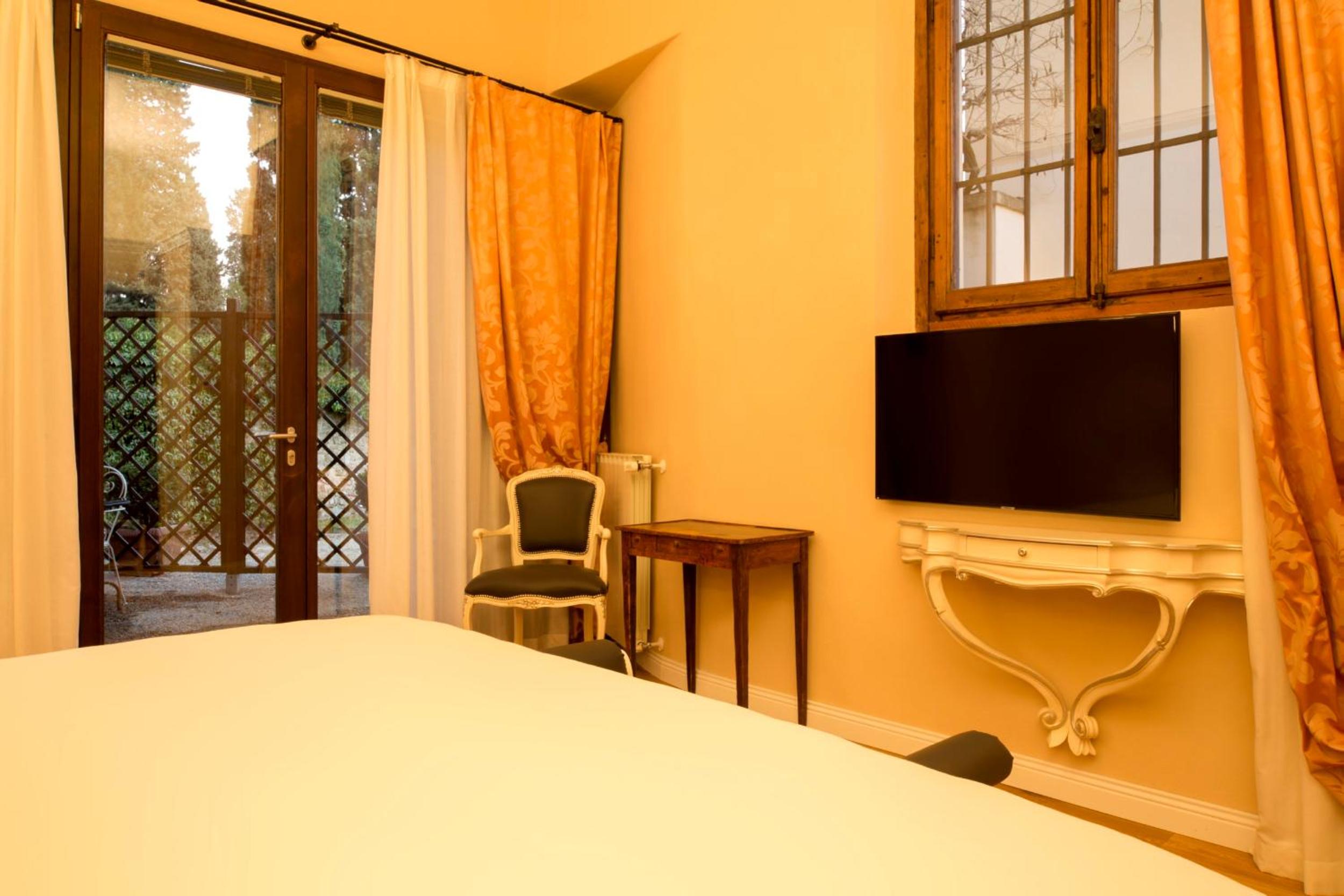 Double Room in the Annex photo 3