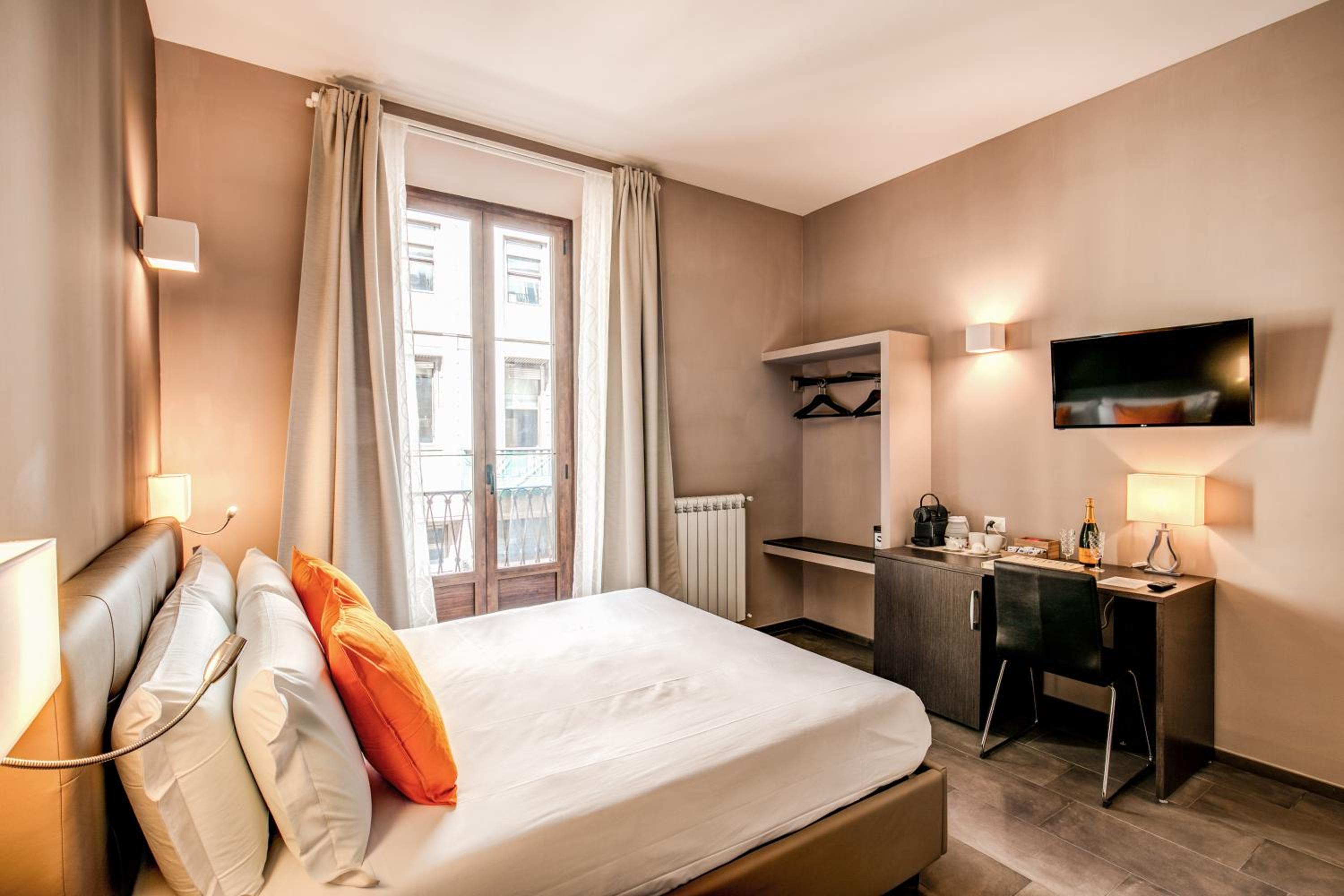 Deluxe Junior Suite photo 2
