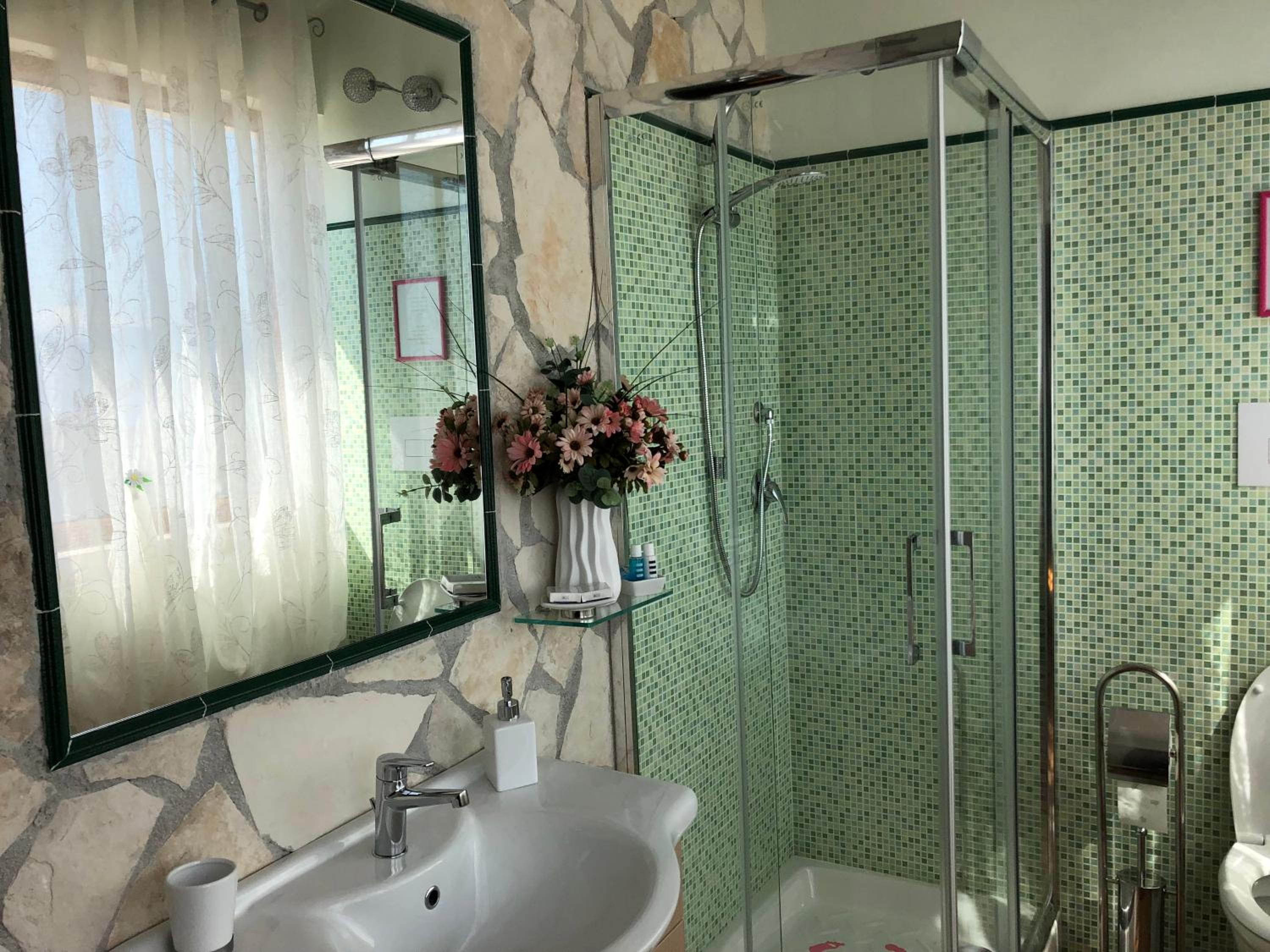 King Room with Garden View and Private Bathroom - Photo 4