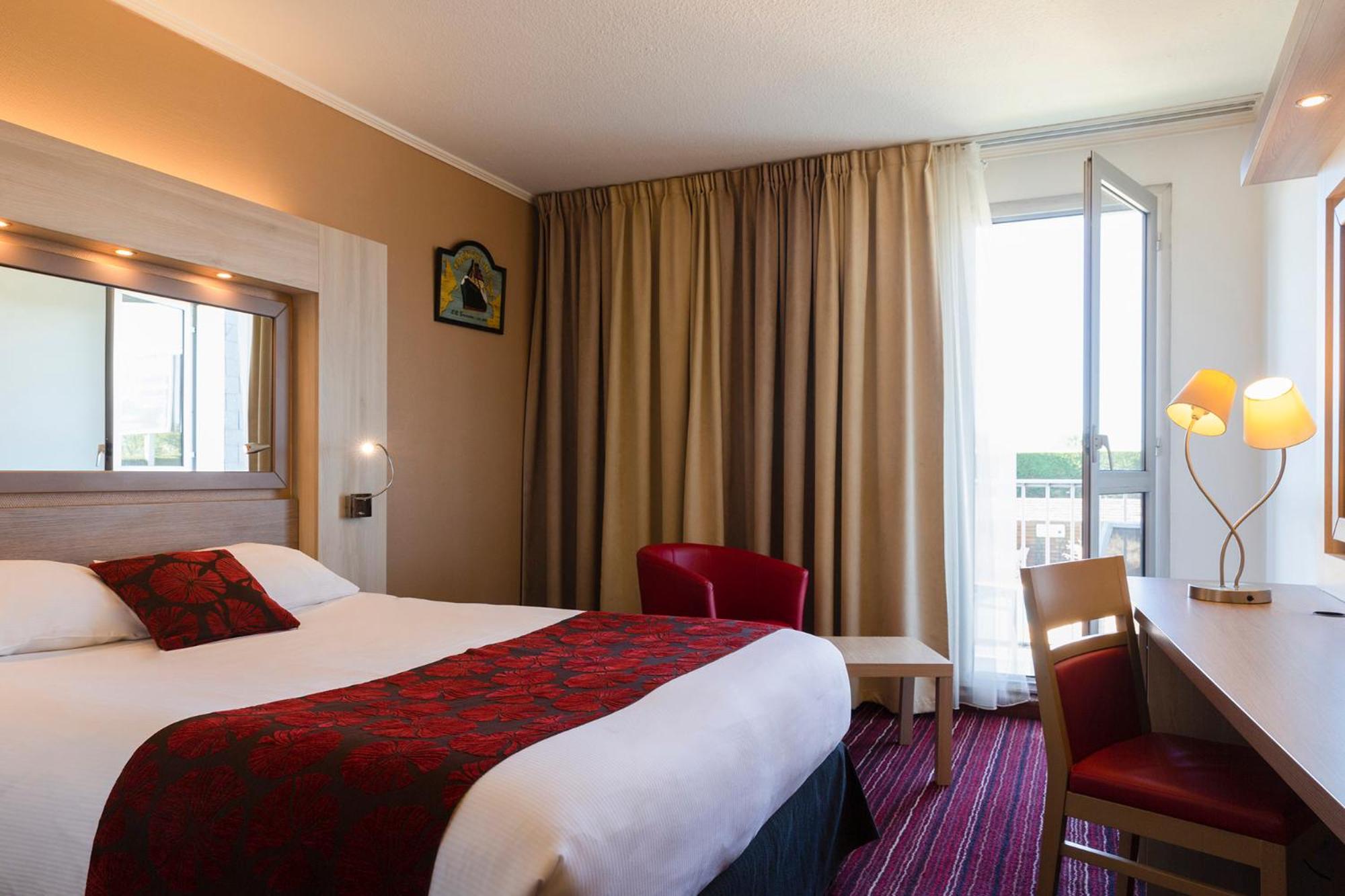 Double Room with Balcony - Photo 4