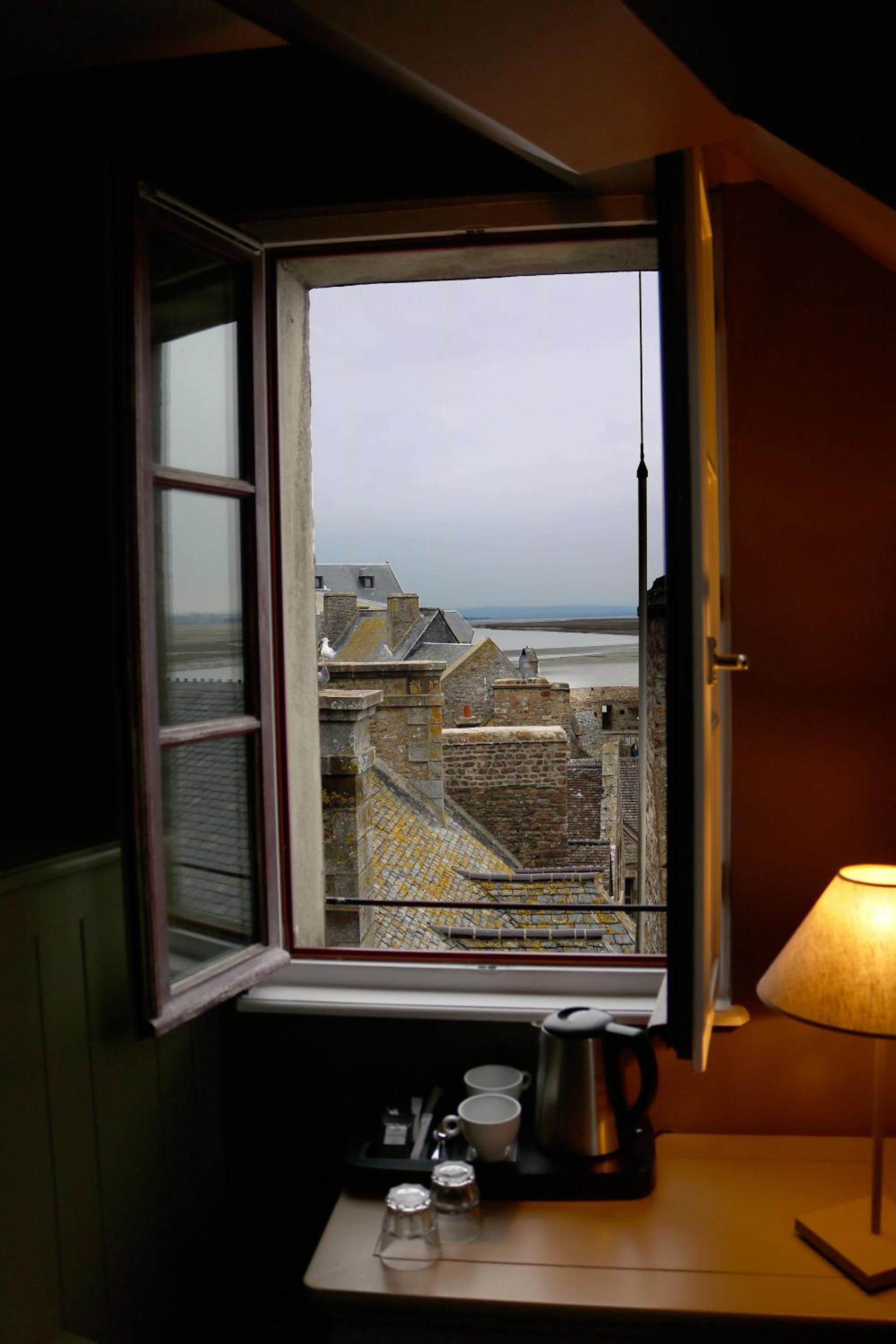Double Room with views of Mont-Saint-Michel Bay - HIstorical Inn - Photo 11