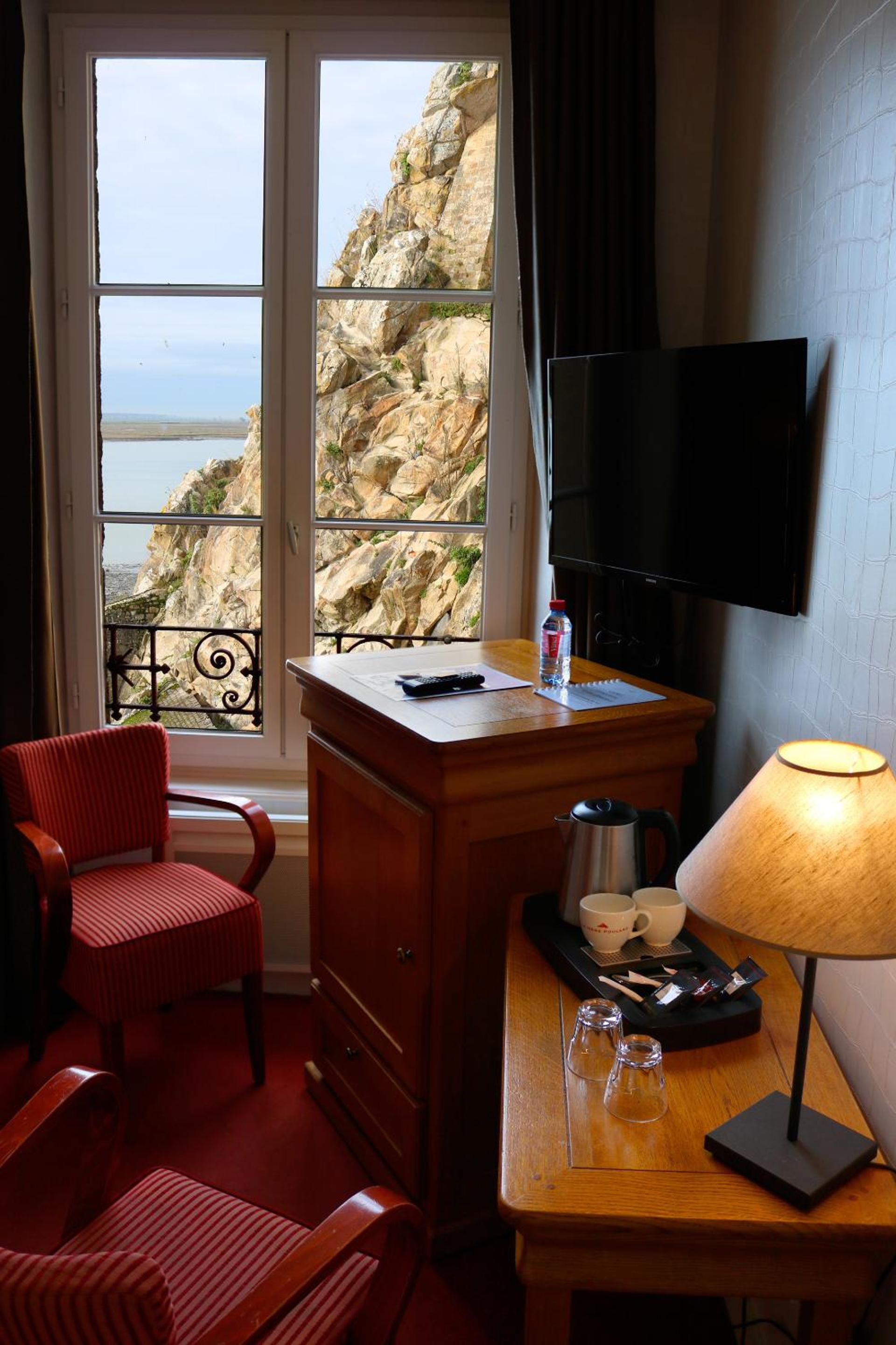 Double Room with views of Mont-Saint-Michel Bay - HIstorical Inn - Photo 2
