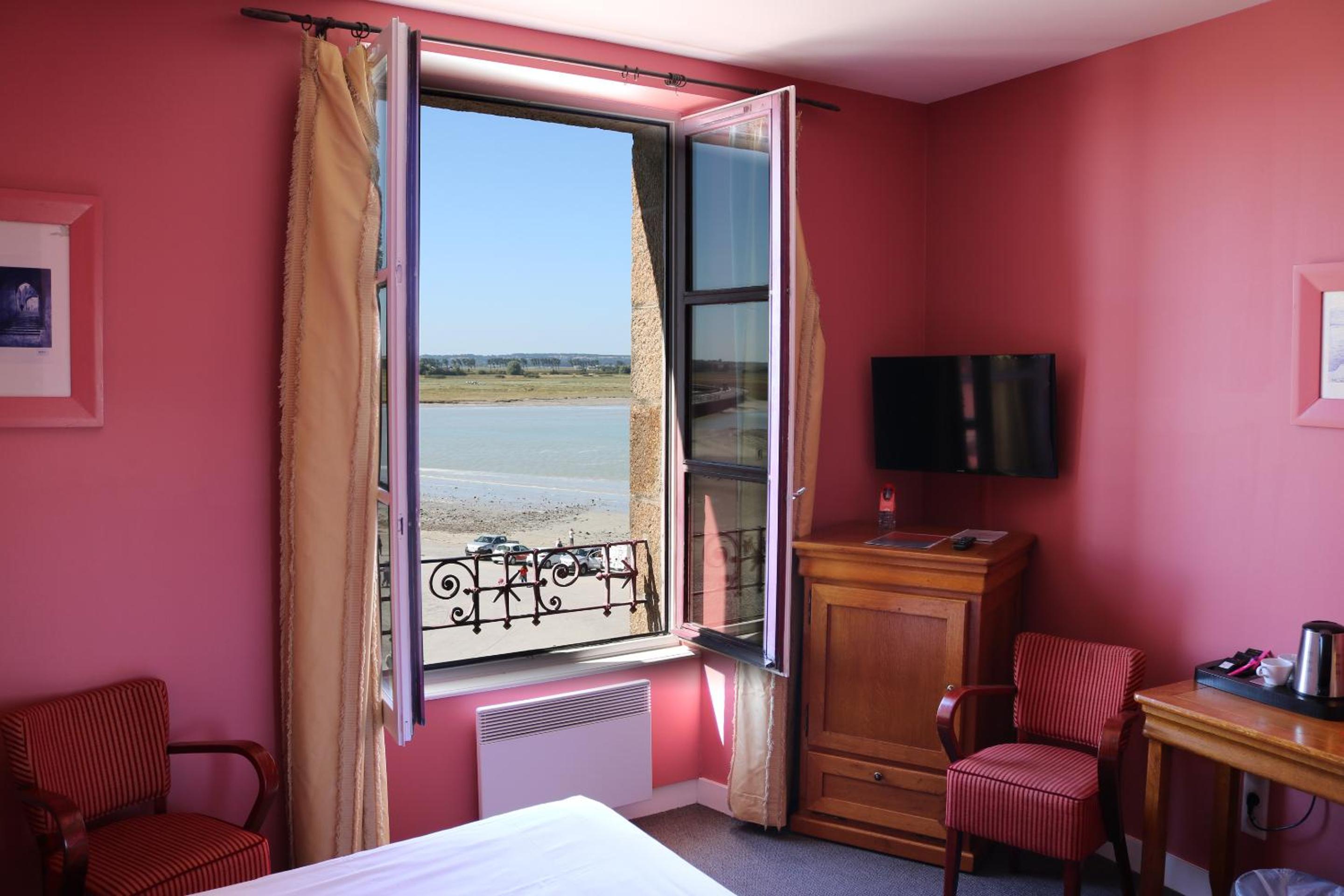 Double Room with views of Mont-Saint-Michel Bay - HIstorical Inn - Photo 14