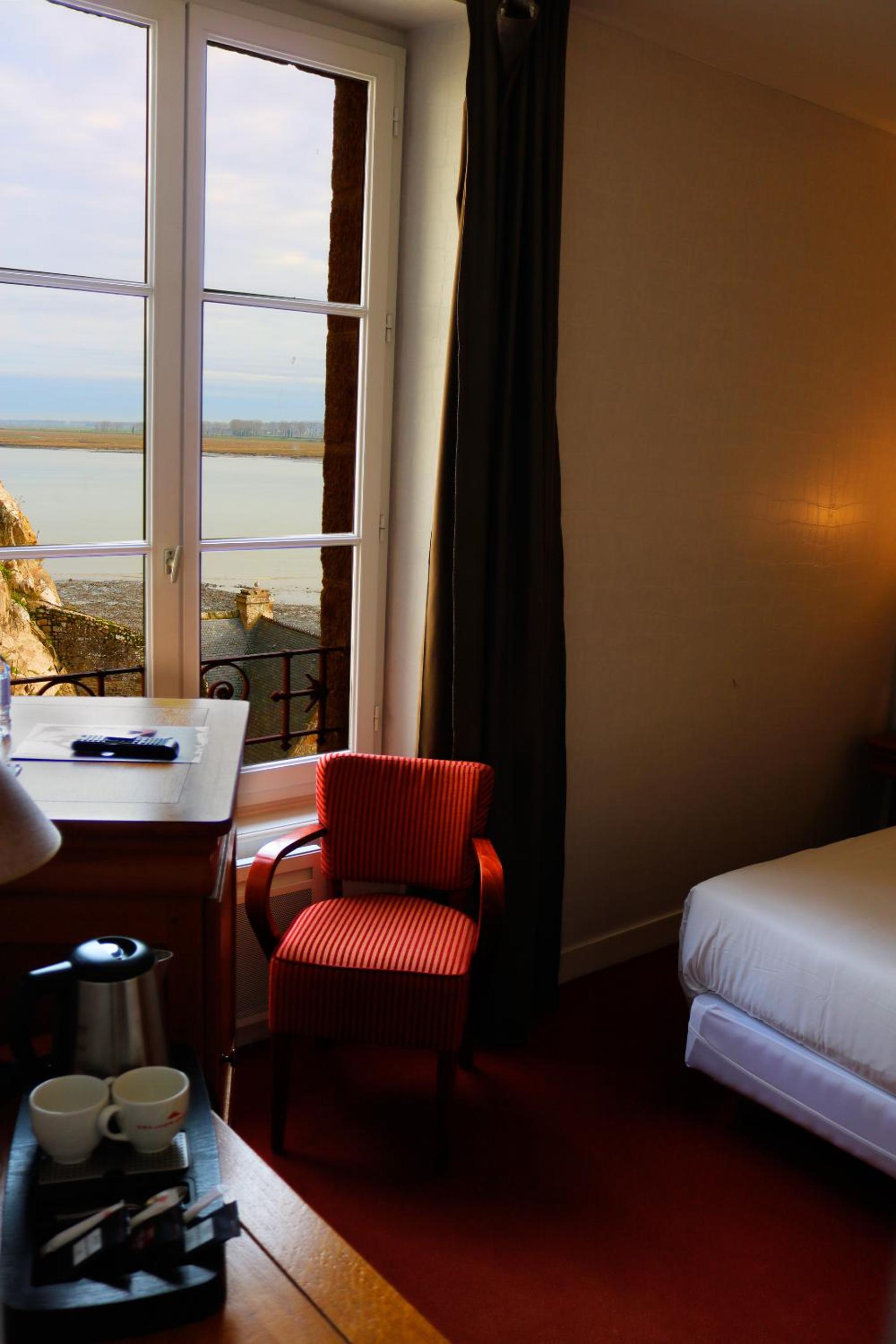 Double Room with views of Mont-Saint-Michel Bay - HIstorical Inn - Photo 13