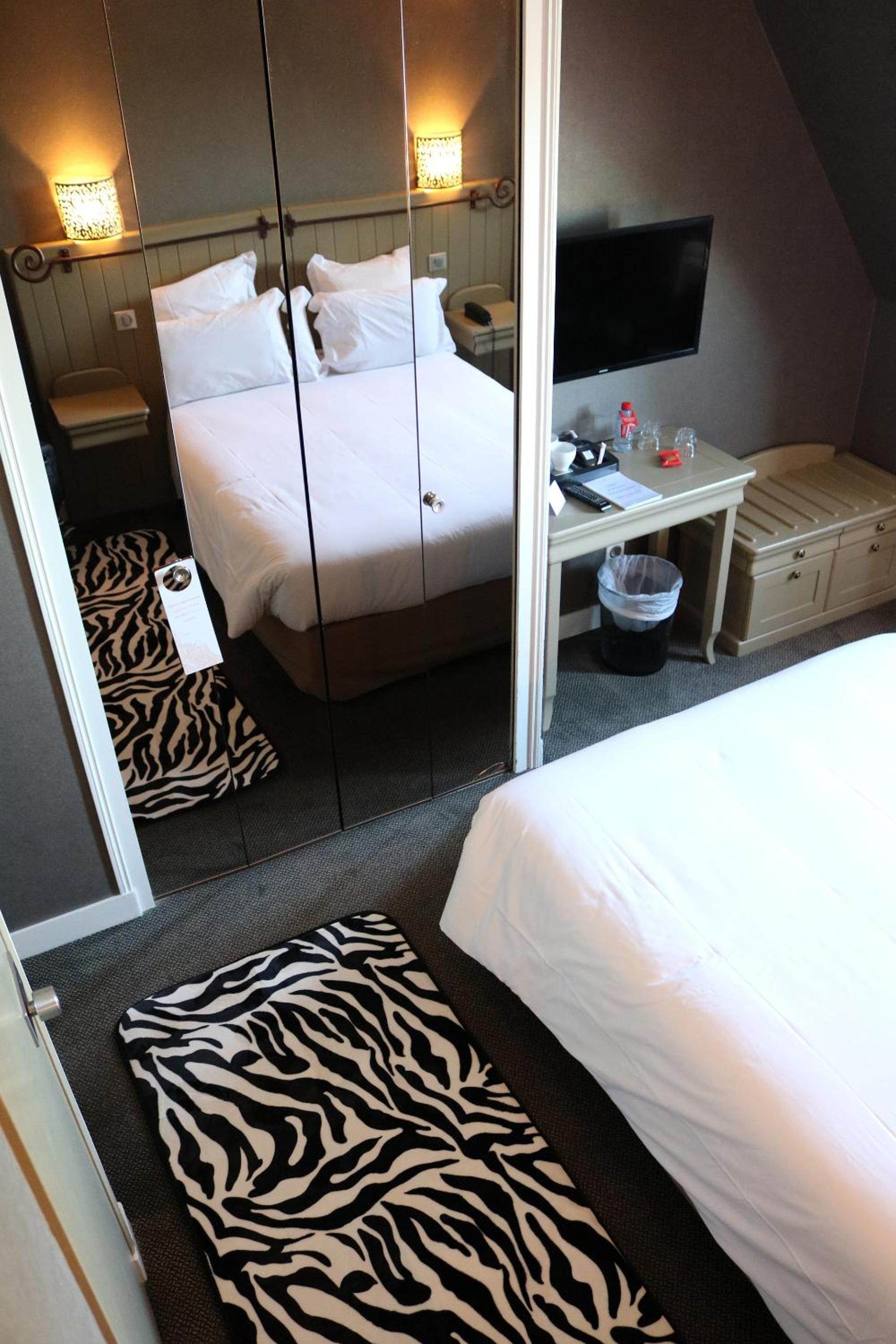 Double Room with views of Mont-Saint-Michel Bay - HIstorical Inn - Photo 12